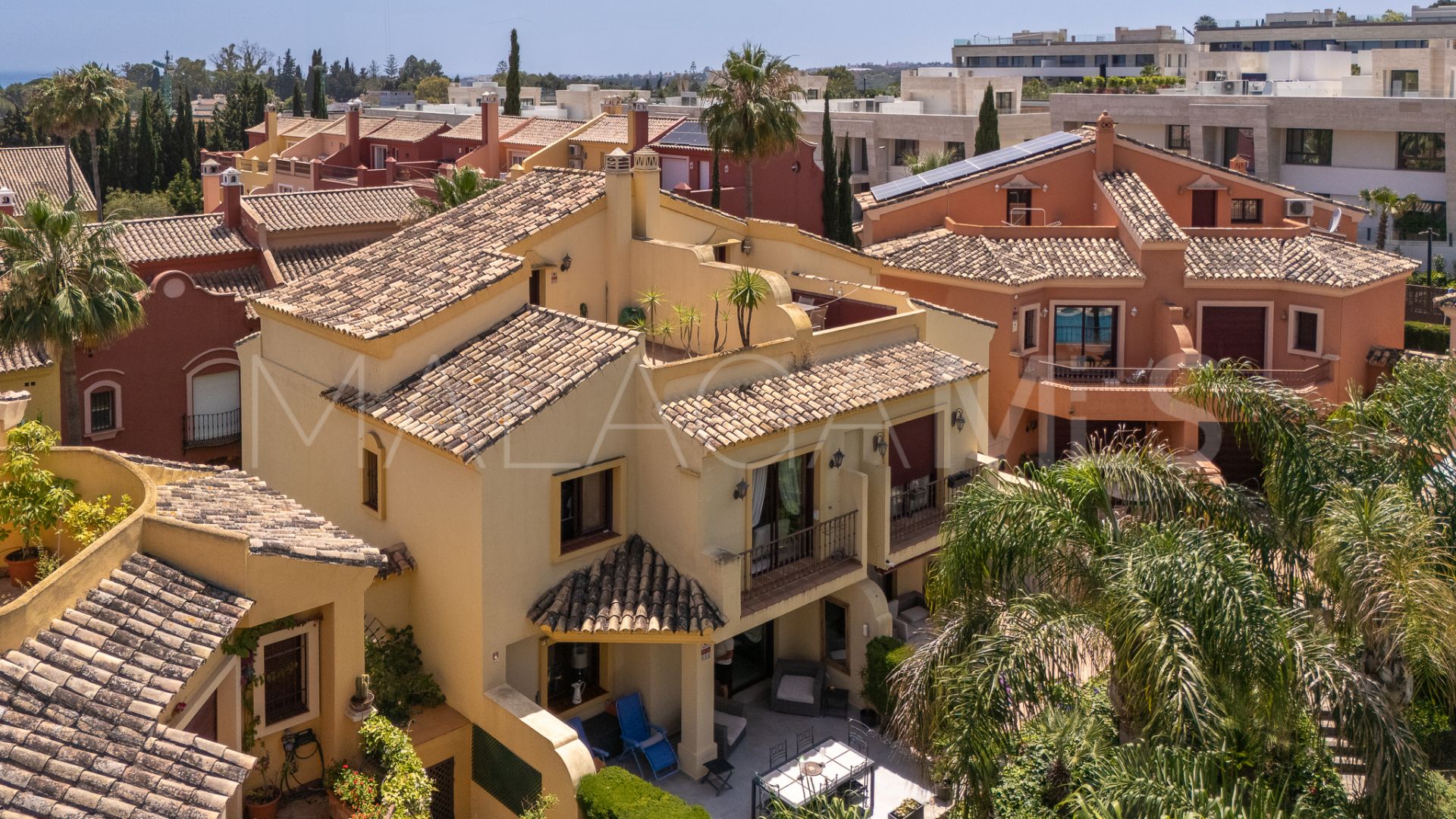 Se vende adosado in Jardines de las Lomas
