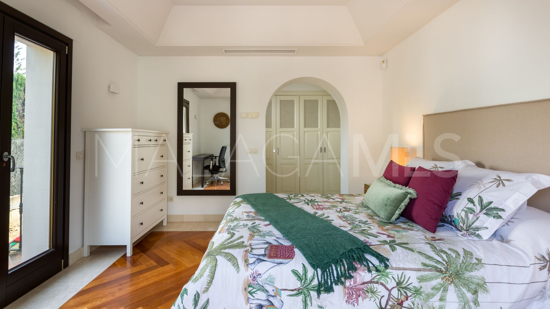 Villa for sale in Casasola with 6 bedrooms