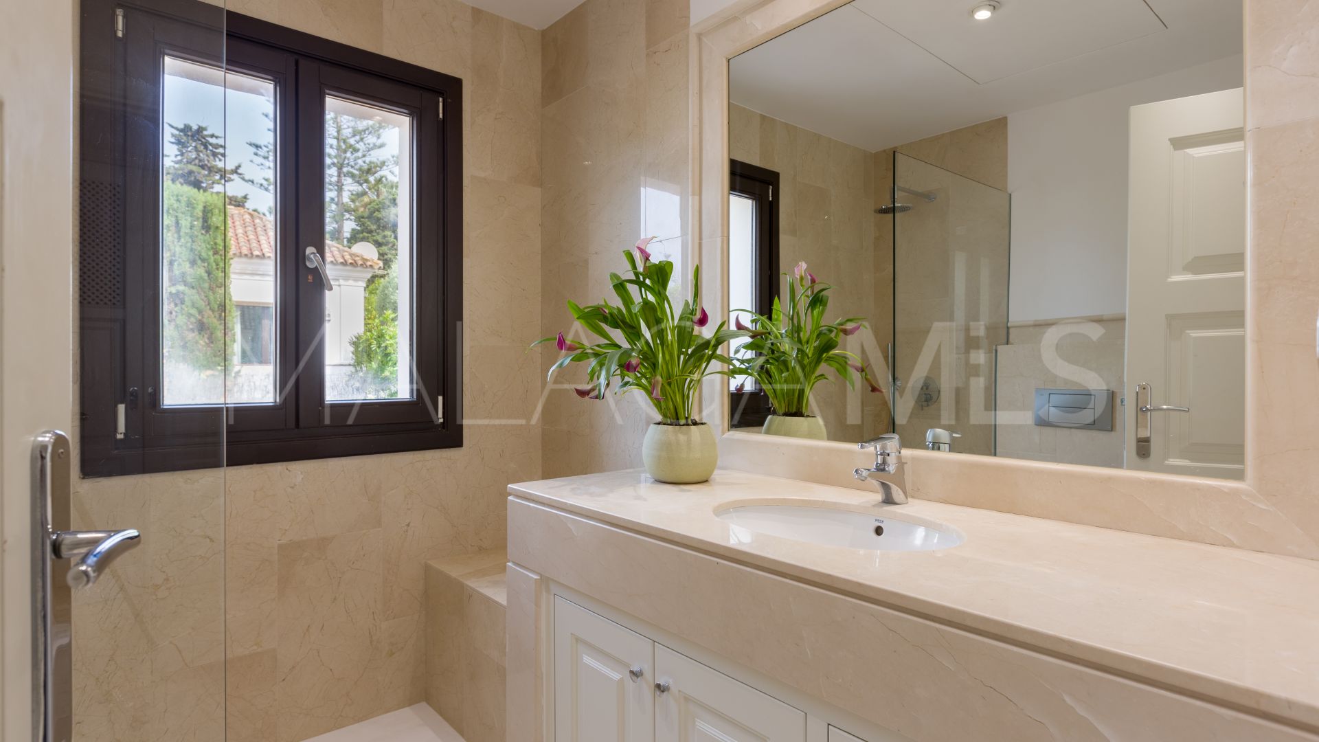 Villa for sale in Casasola with 6 bedrooms