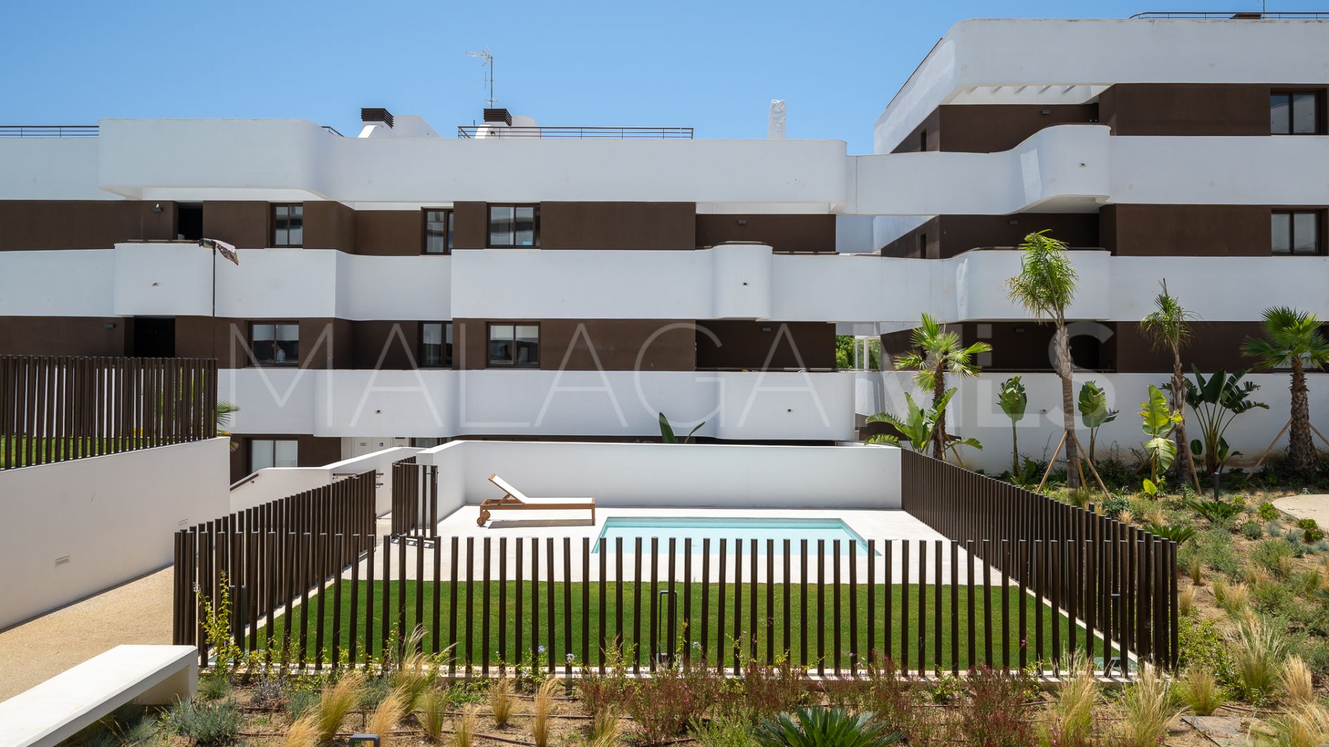 For sale Estepona Town apartment with 3 bedrooms
