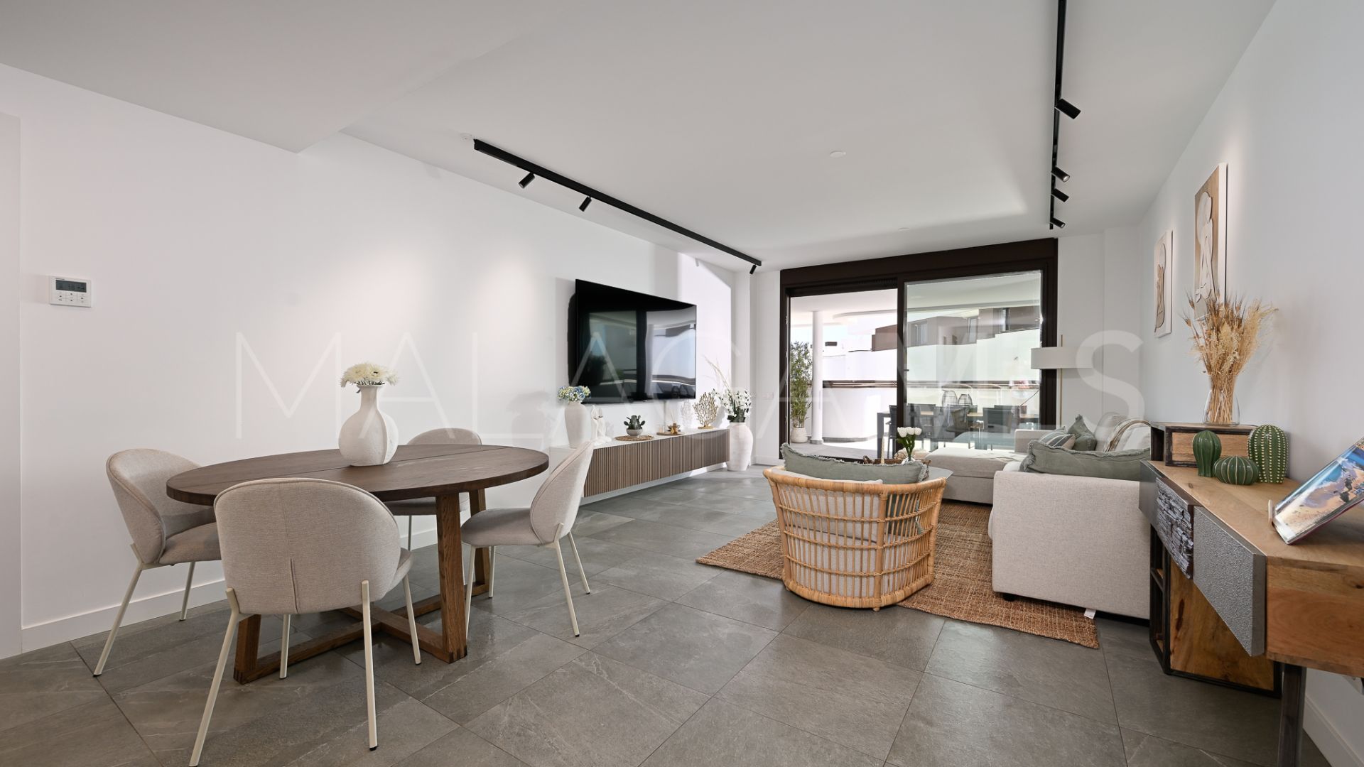 For sale Estepona Town apartment with 3 bedrooms