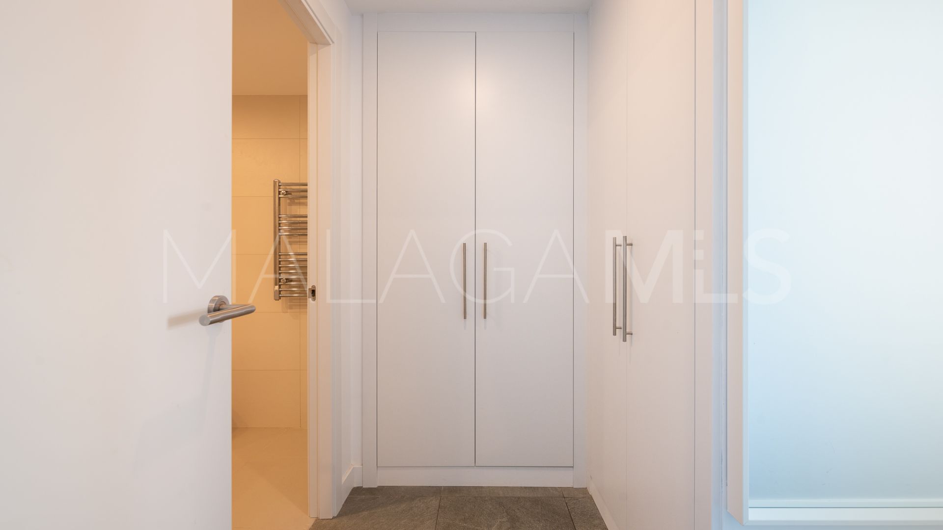 For sale Estepona Town apartment with 3 bedrooms