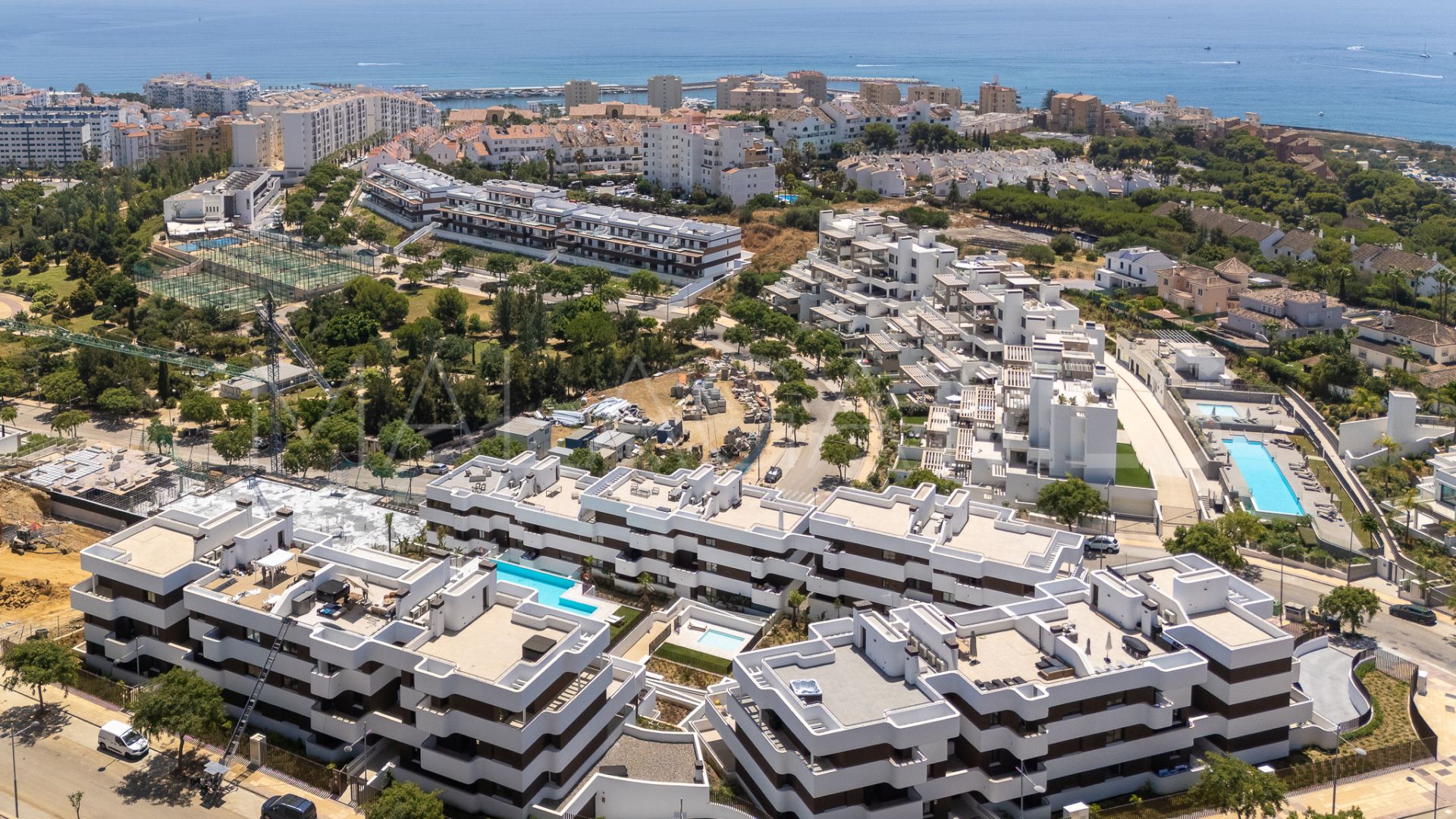 For sale Estepona Town apartment with 3 bedrooms