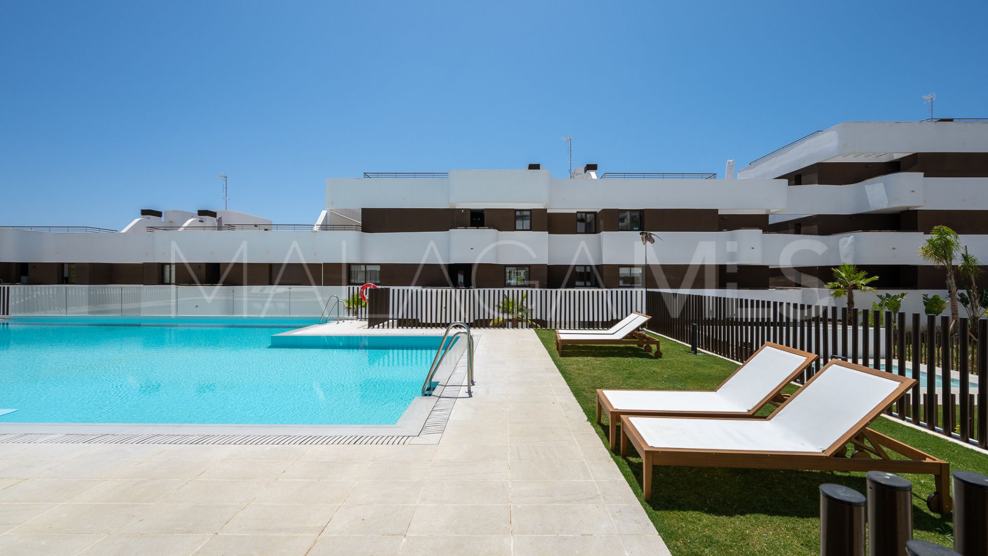 For sale Estepona Town apartment with 3 bedrooms