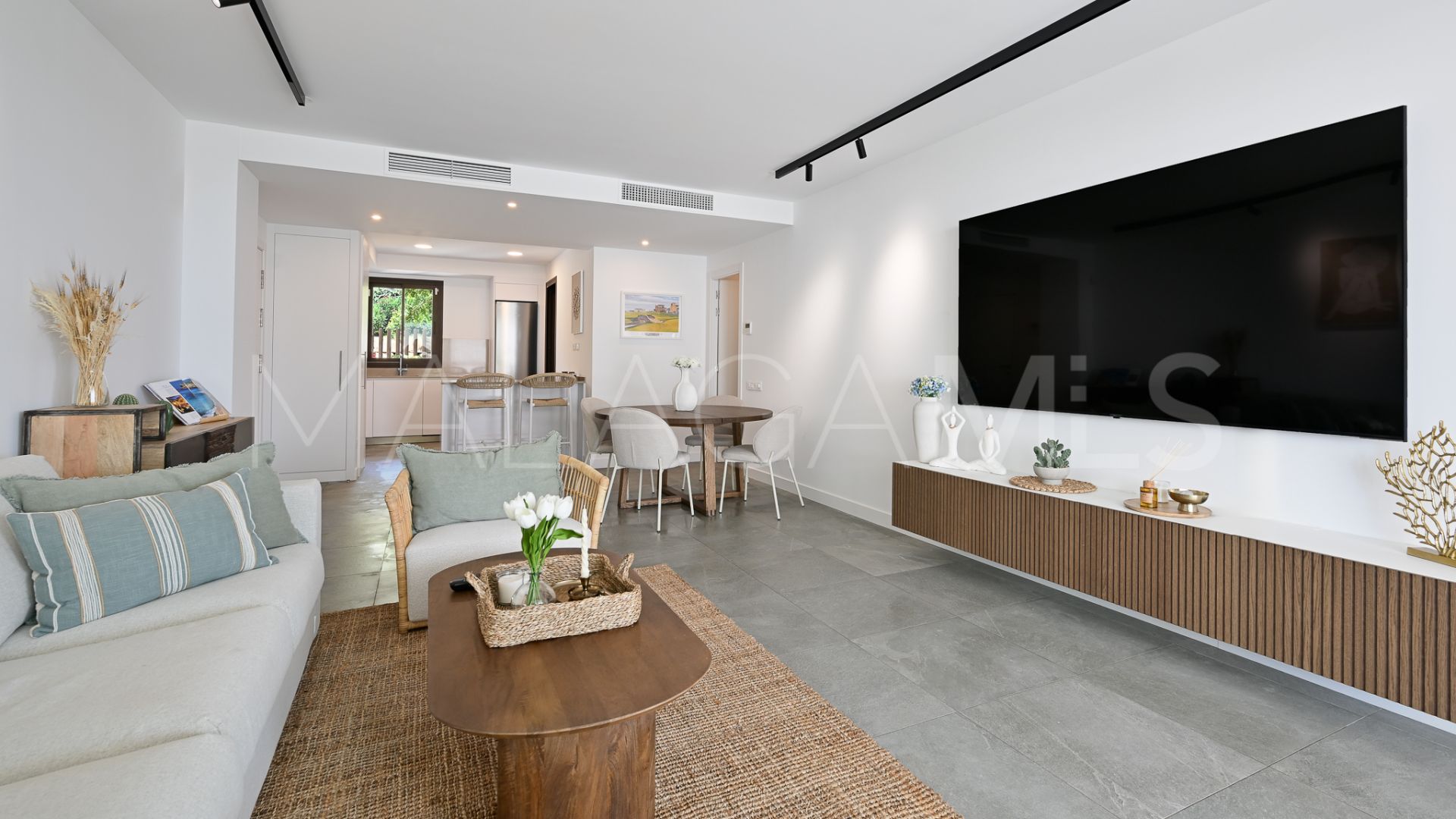 For sale Estepona Town apartment with 3 bedrooms