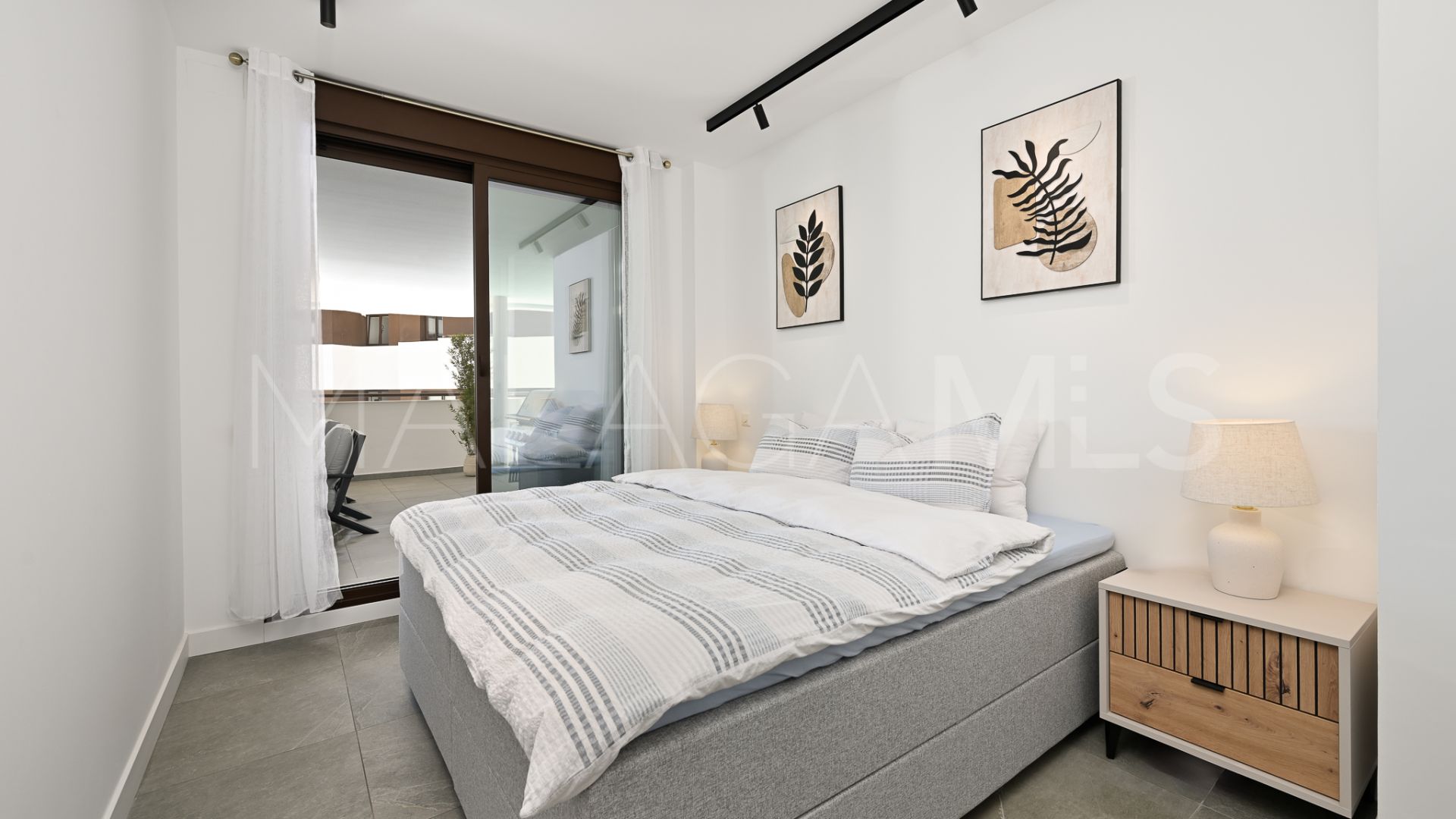 For sale Estepona Town apartment with 3 bedrooms