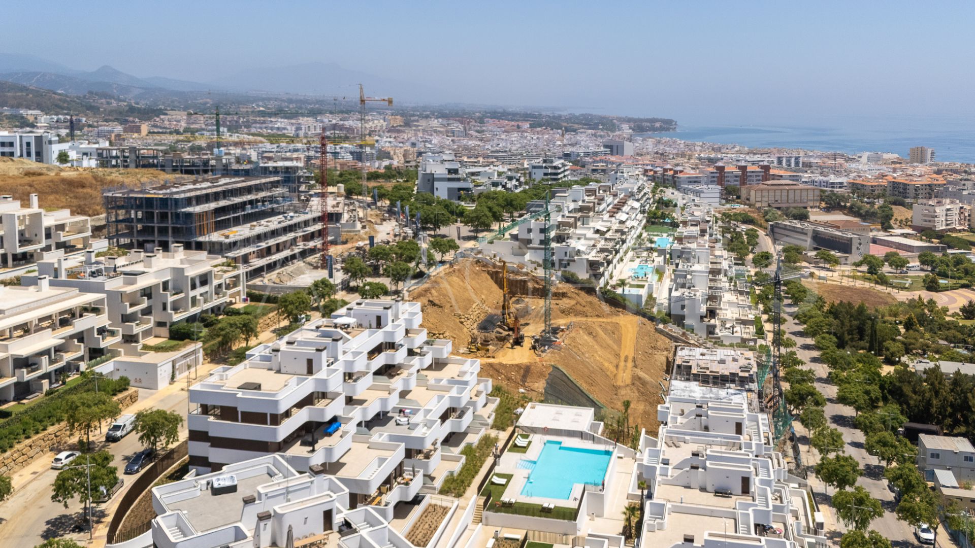 For sale Estepona Town apartment with 3 bedrooms
