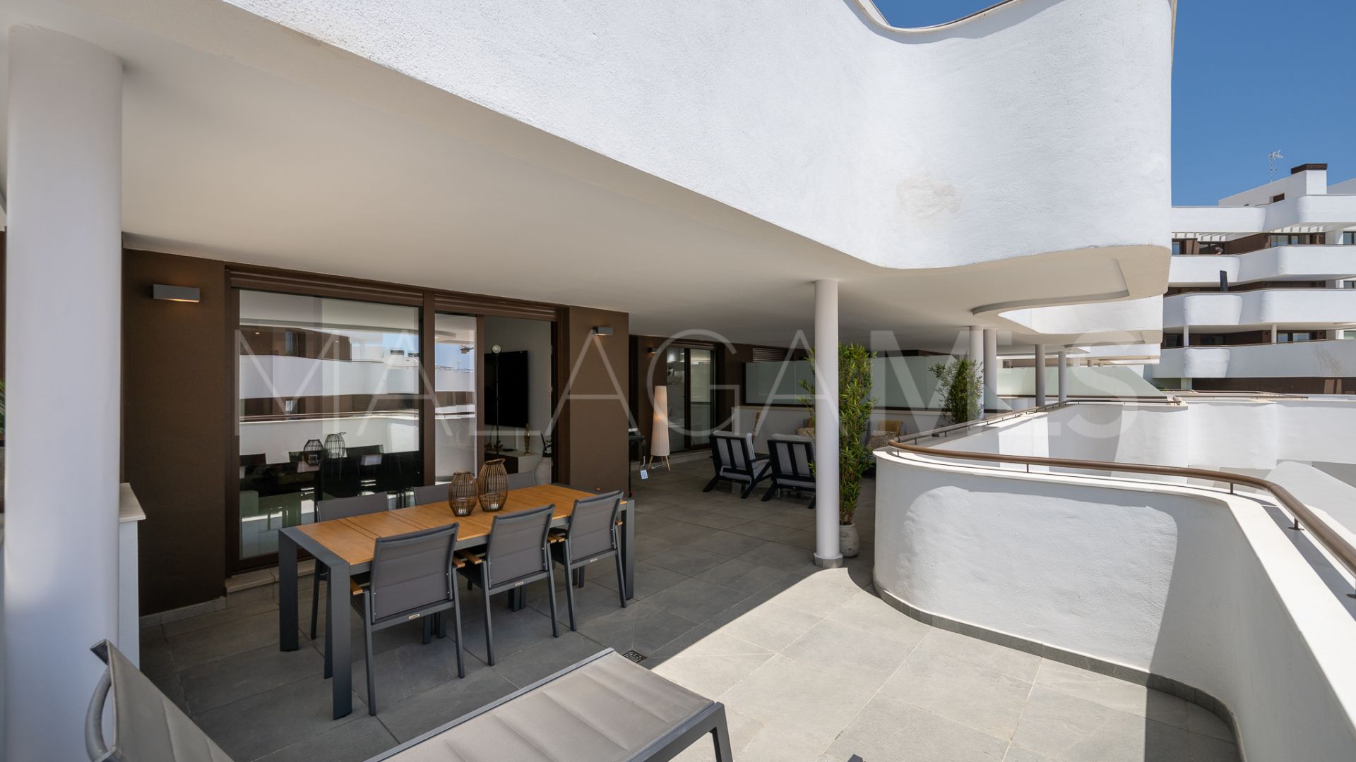 For sale Estepona Town apartment with 3 bedrooms