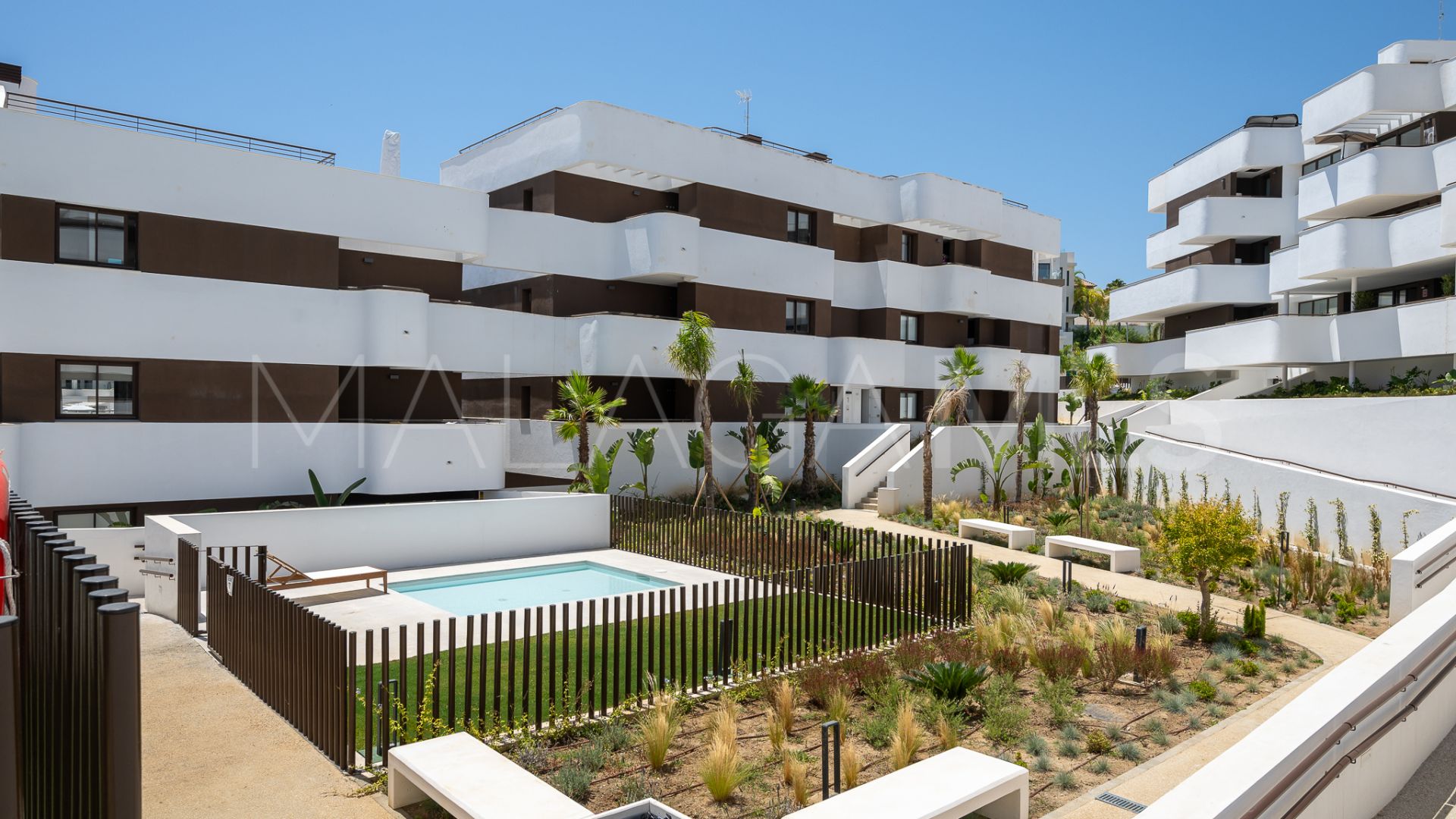 For sale Estepona Town apartment with 3 bedrooms