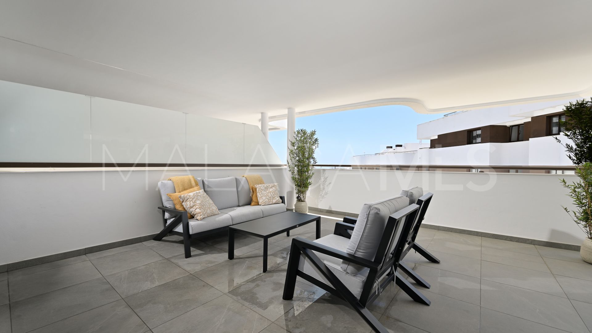 For sale Estepona Town apartment with 3 bedrooms