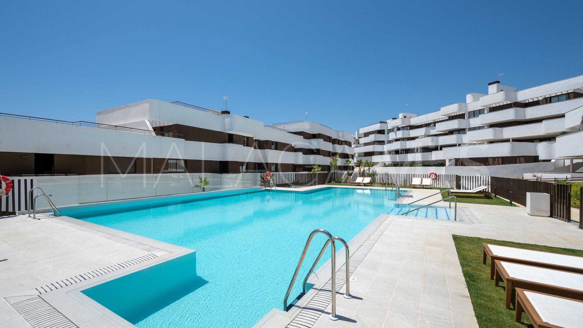 For sale Estepona Town apartment with 3 bedrooms