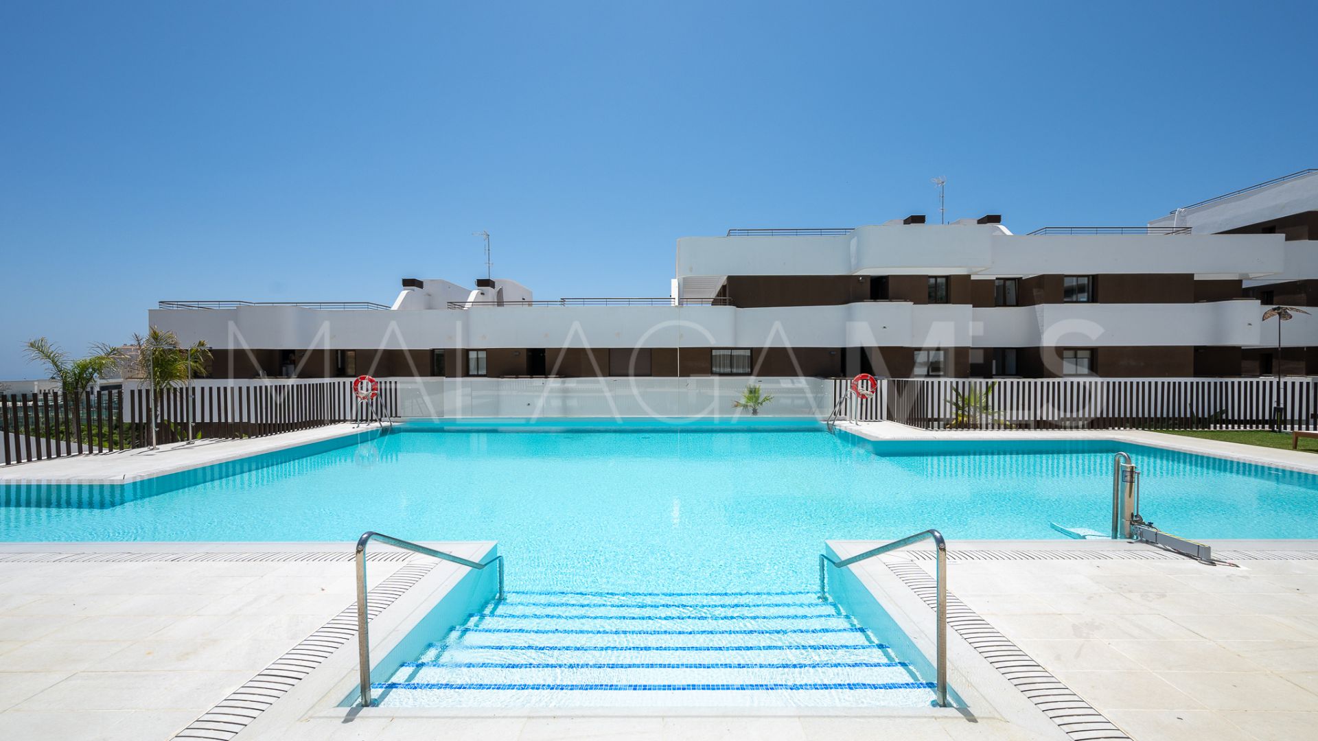 For sale Estepona Town apartment with 3 bedrooms