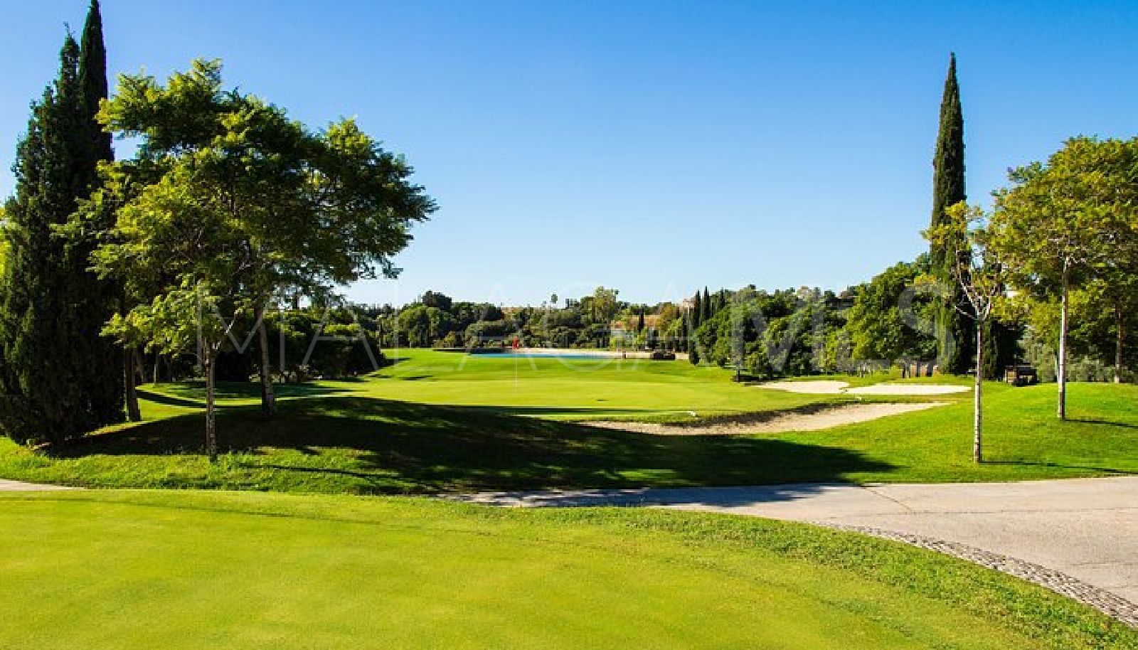 Buy villa in Los Flamingos Golf de 5 bedrooms