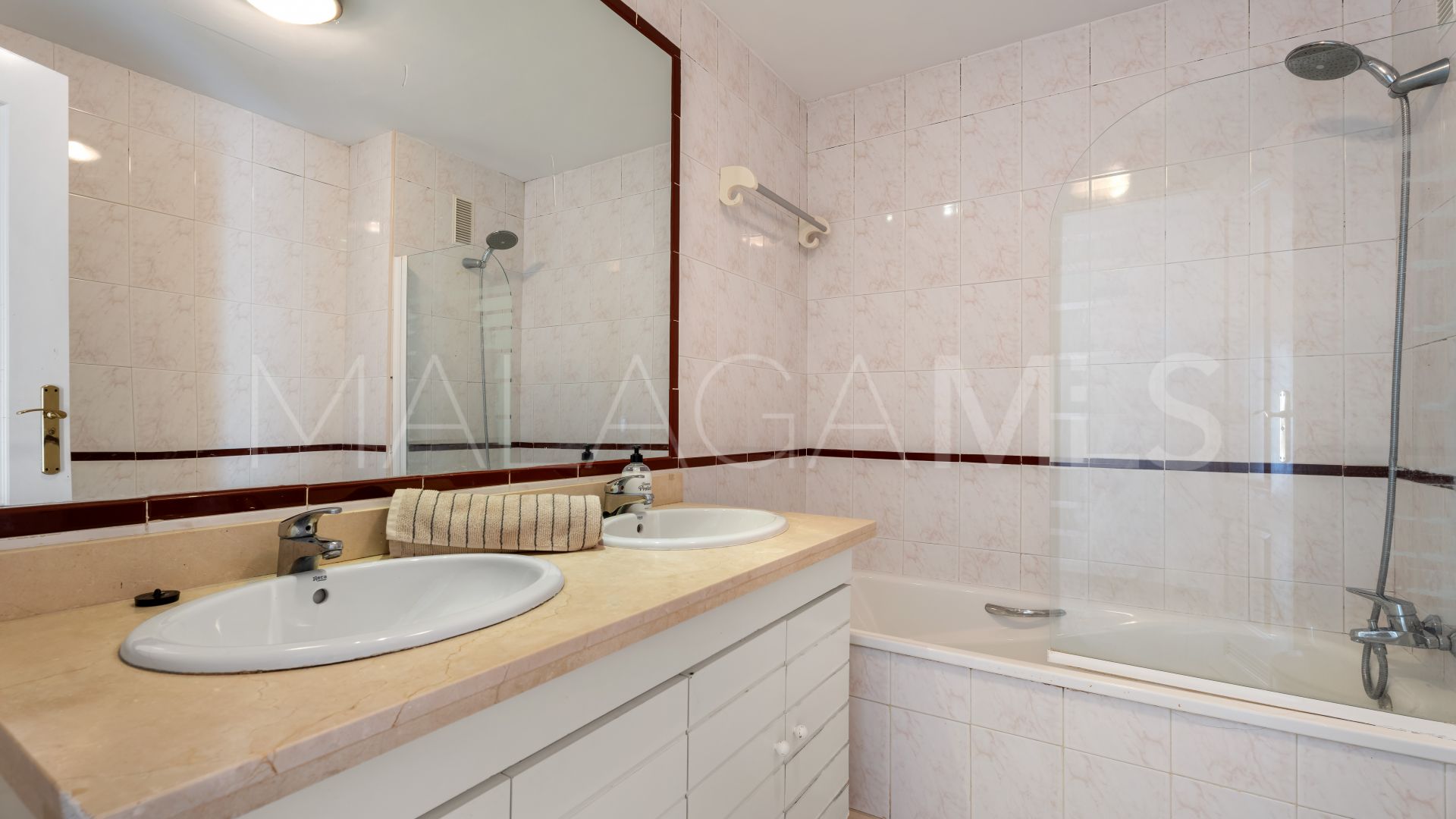 Apartamento for sale with 2 bedrooms in Torrequebrada