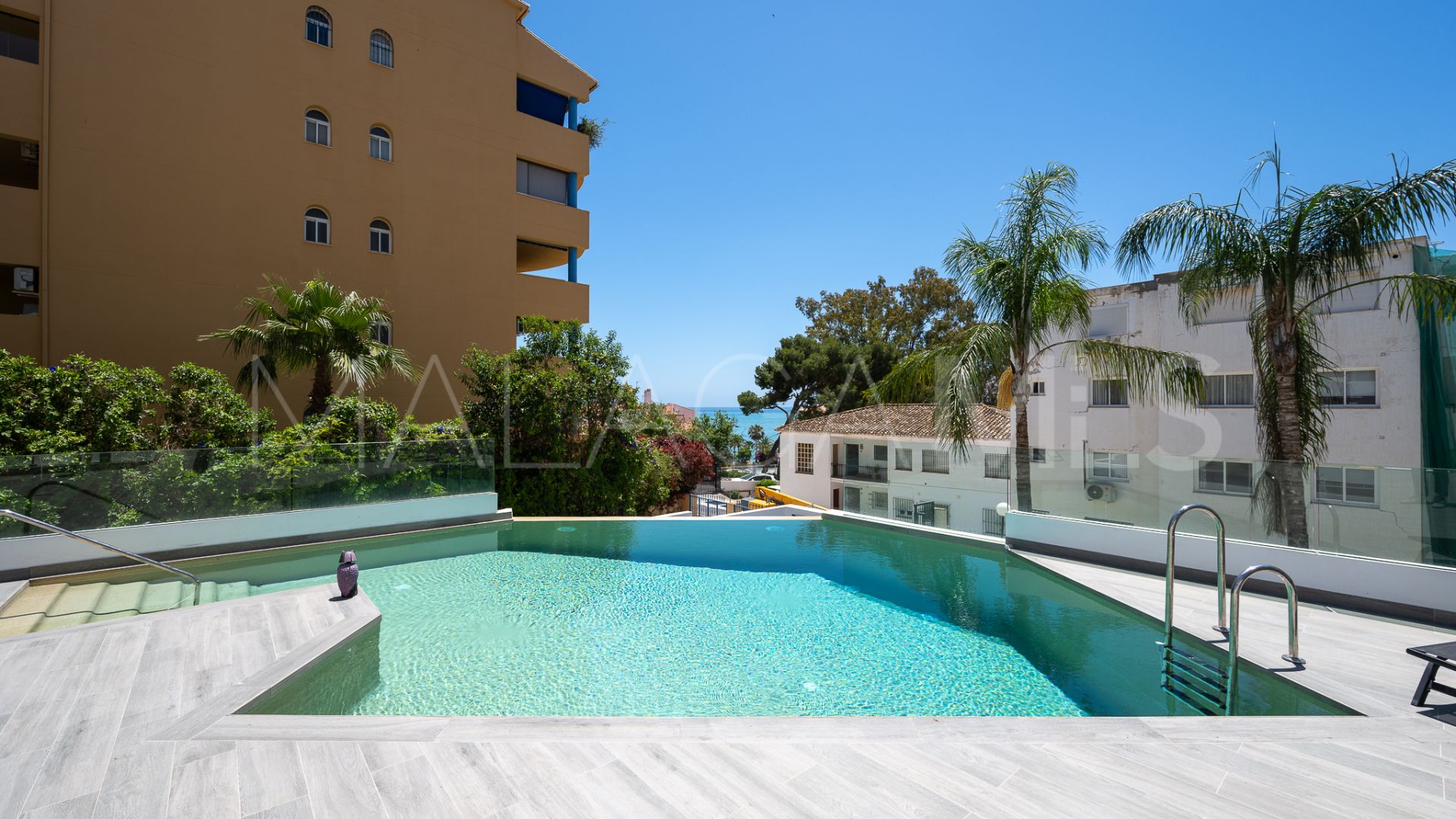 For sale 2 bedrooms apartment in Benalmadena Costa