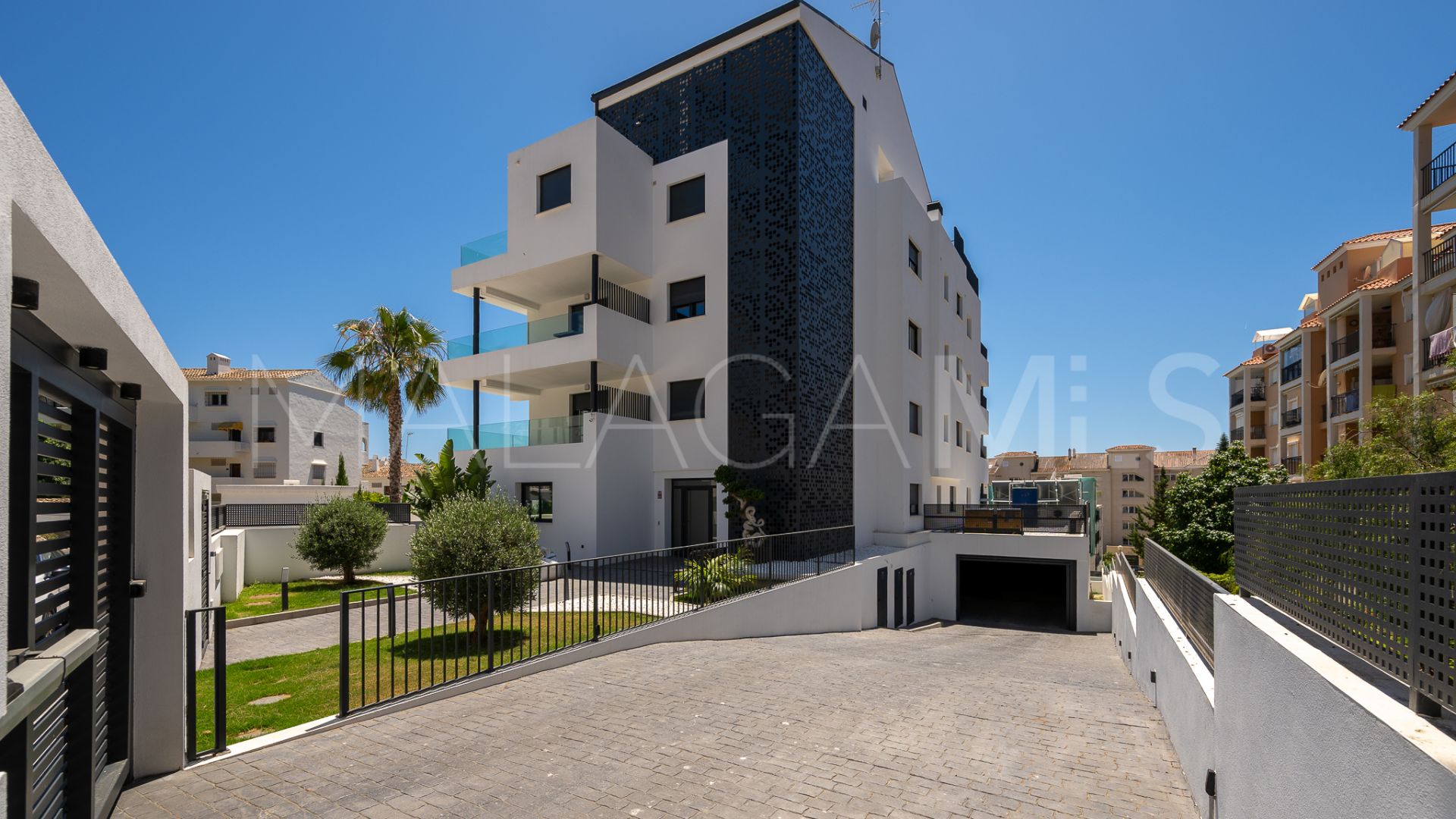 For sale 2 bedrooms apartment in Benalmadena Costa