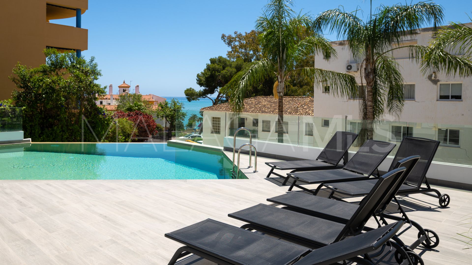 For sale 2 bedrooms apartment in Benalmadena Costa