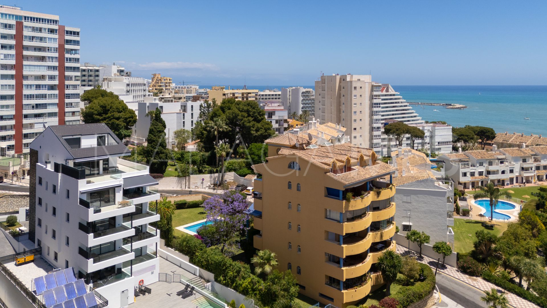 For sale 2 bedrooms apartment in Benalmadena Costa