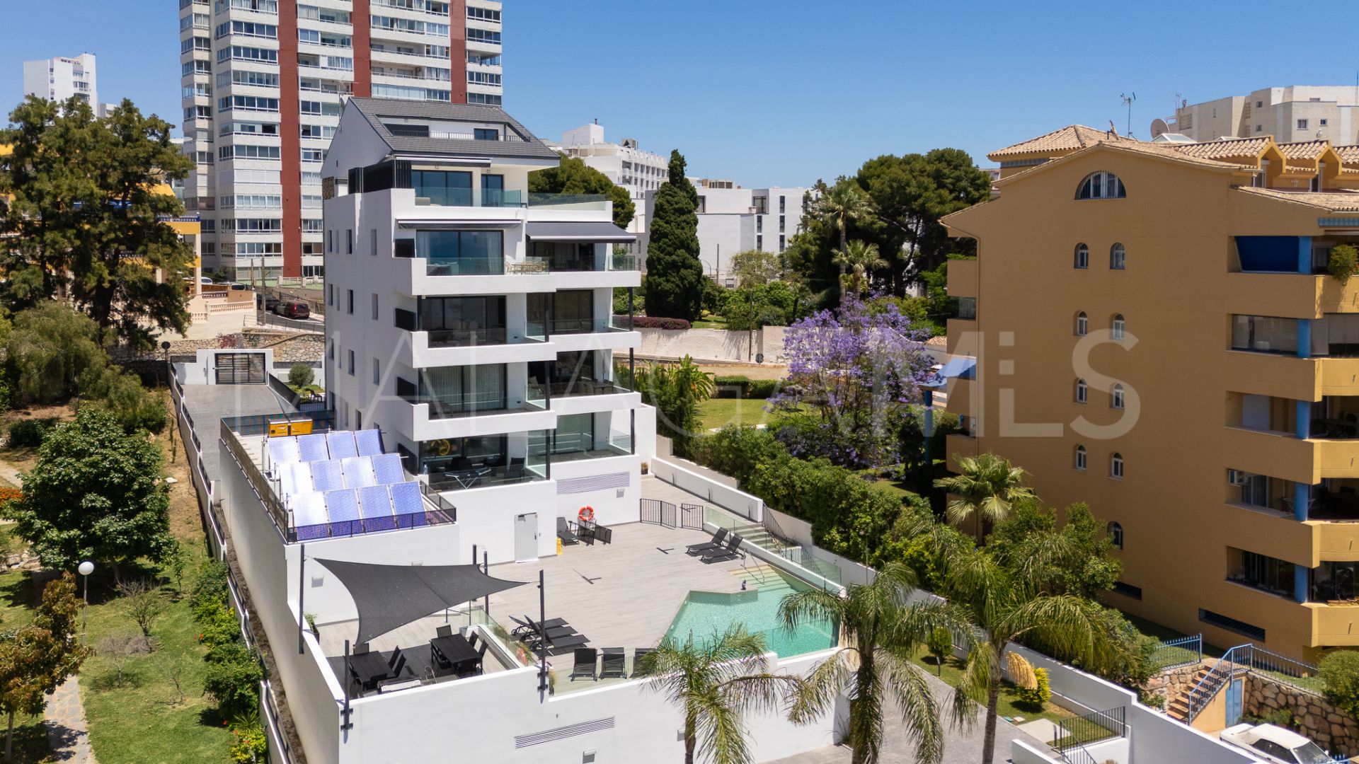 For sale 2 bedrooms apartment in Benalmadena Costa