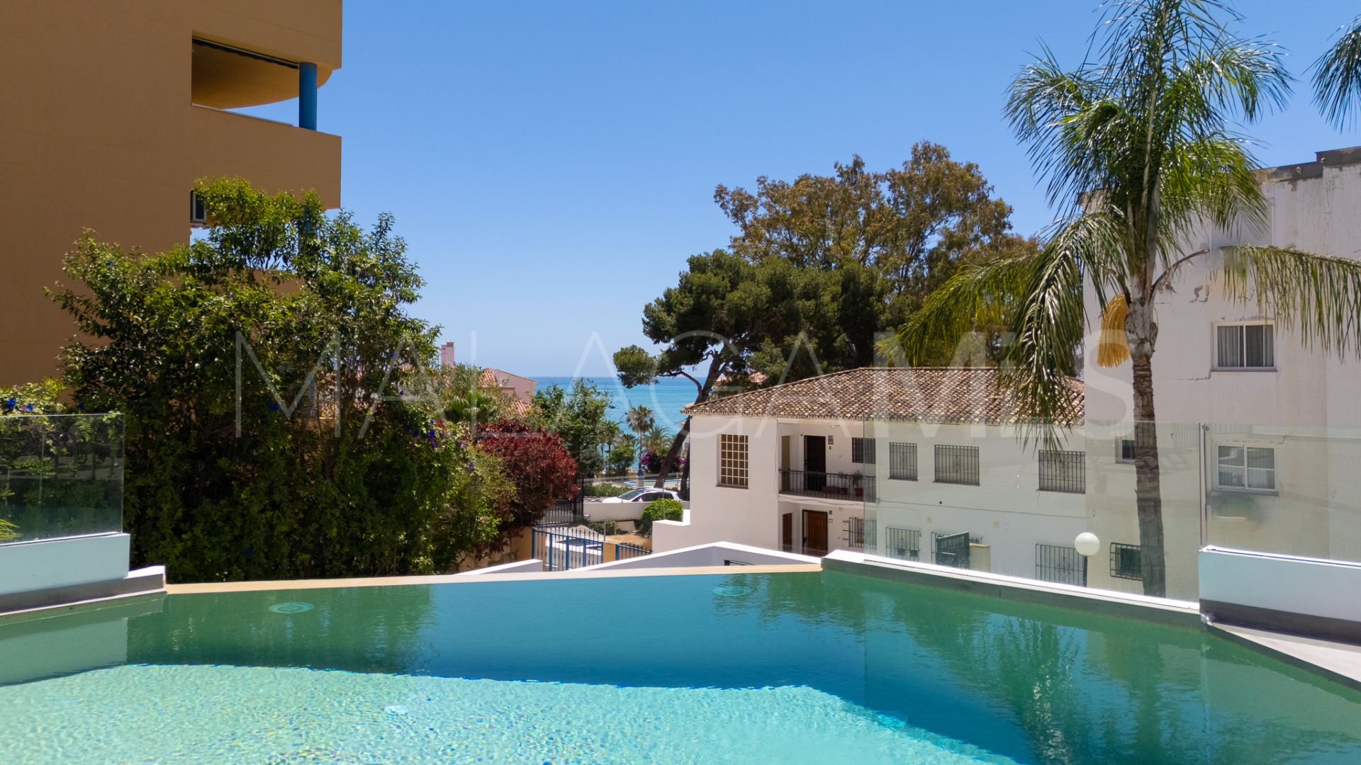 For sale 2 bedrooms apartment in Benalmadena Costa