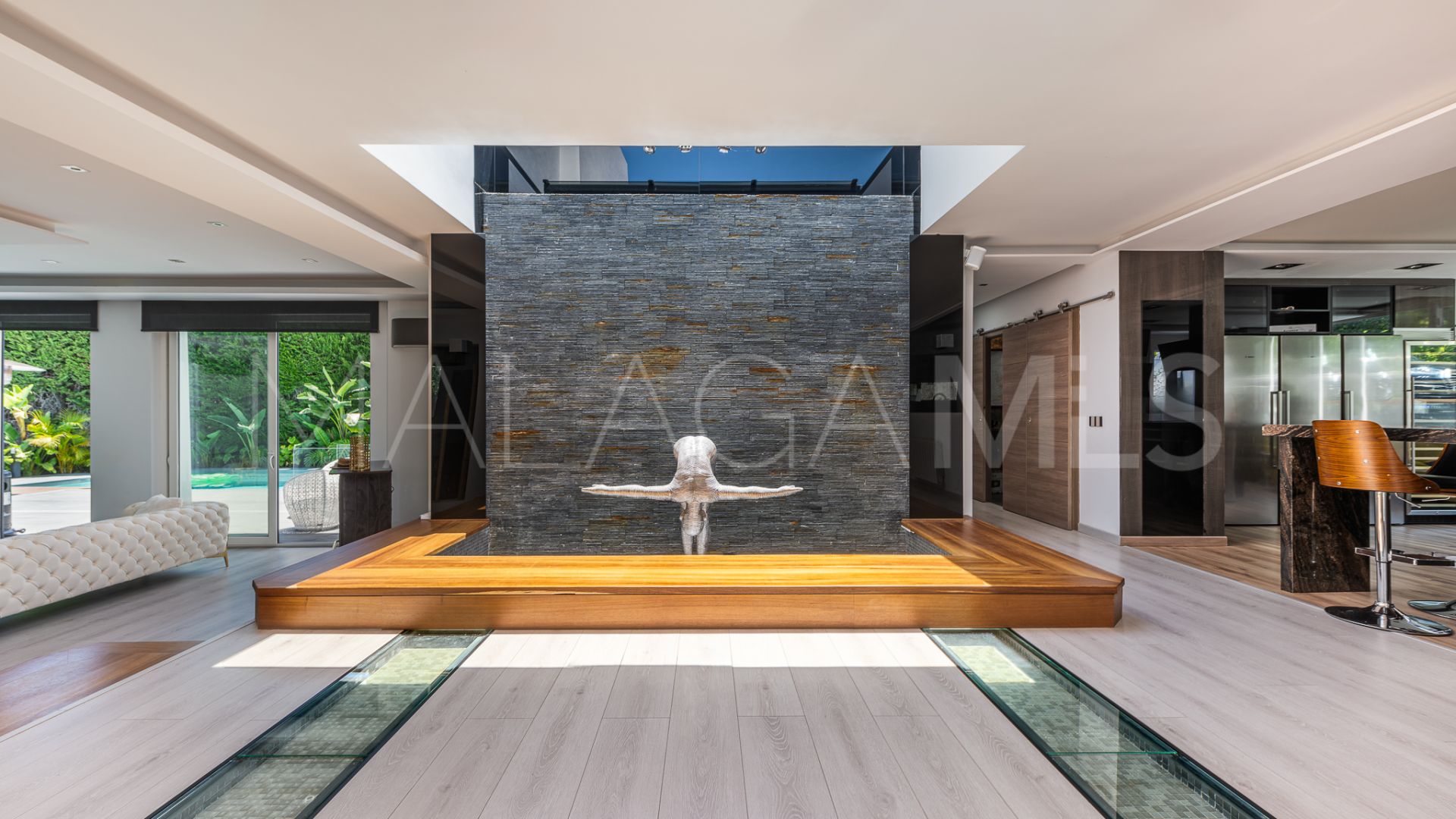 Villa for sale in Nueva Andalucia