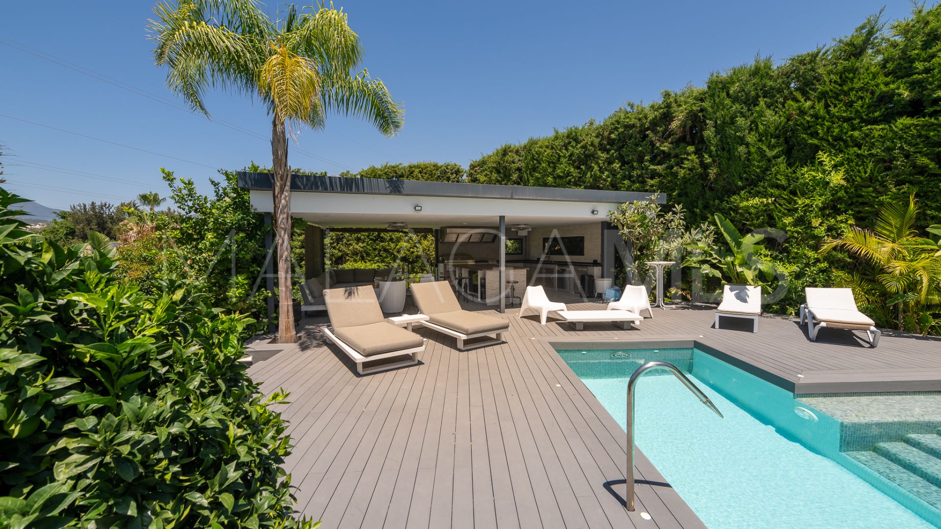 Villa for sale in Nueva Andalucia