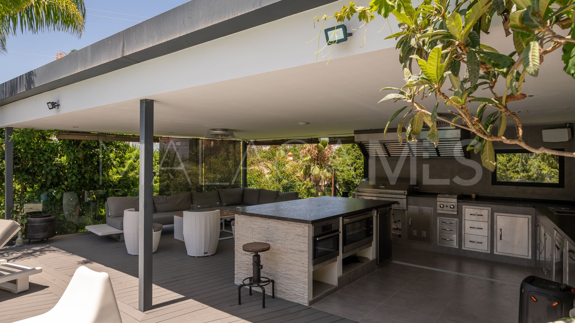 Villa for sale in Nueva Andalucia