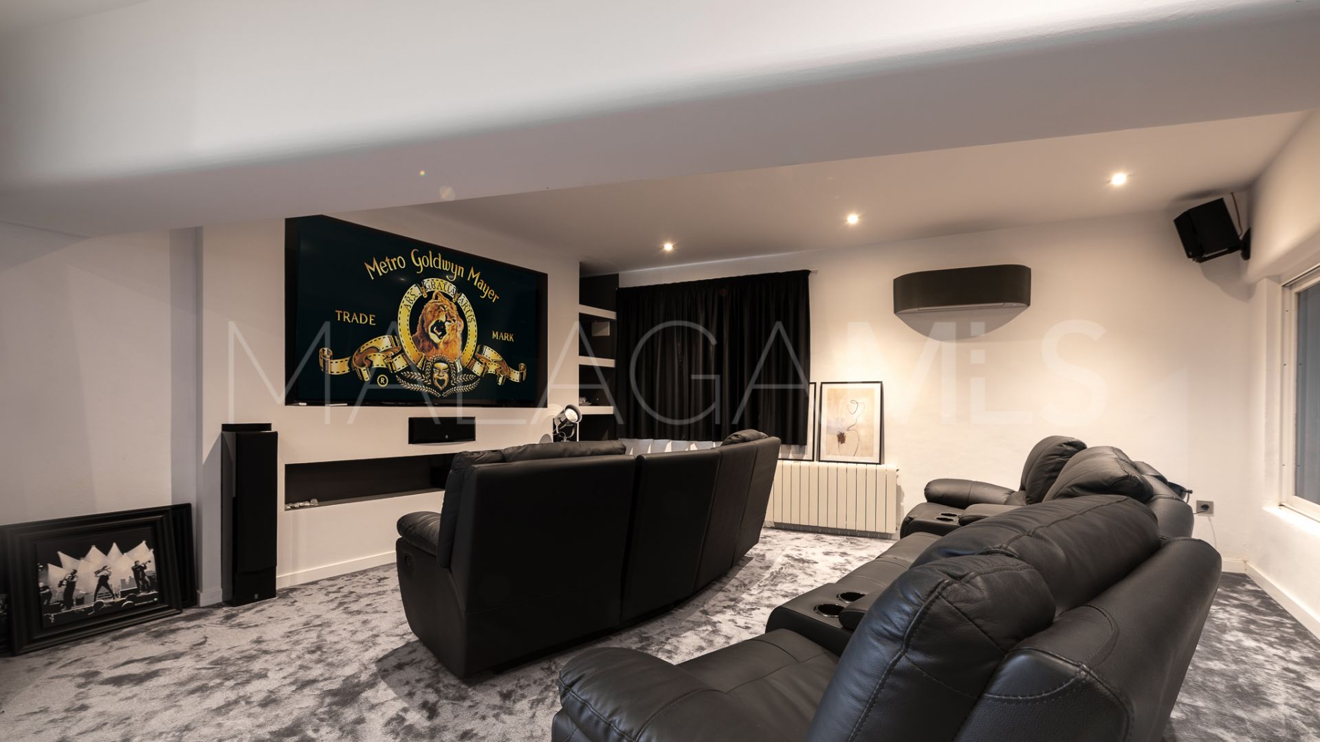 Villa for sale in Nueva Andalucia