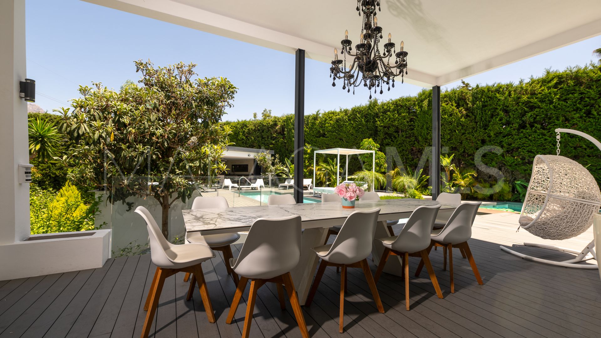 Villa for sale in Nueva Andalucia