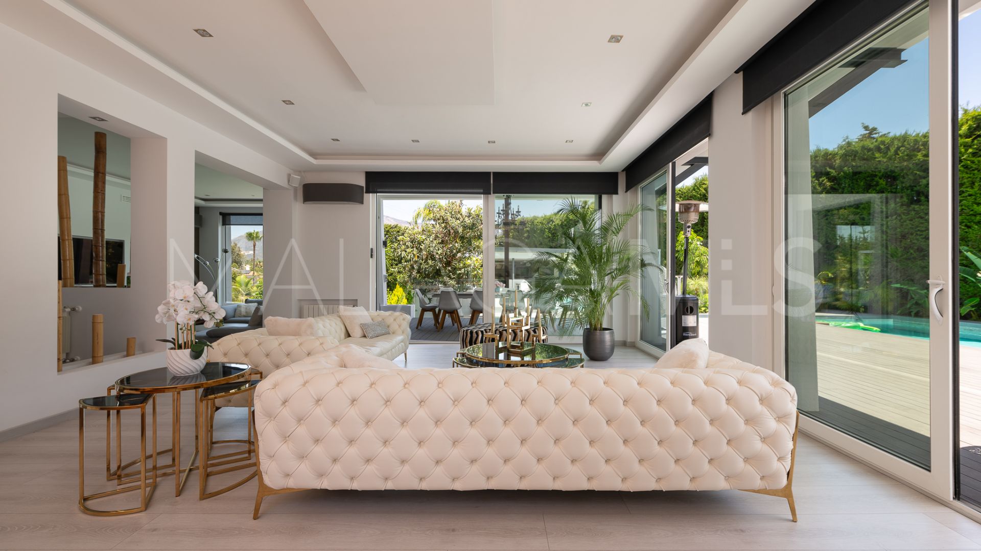 Villa for sale in Nueva Andalucia