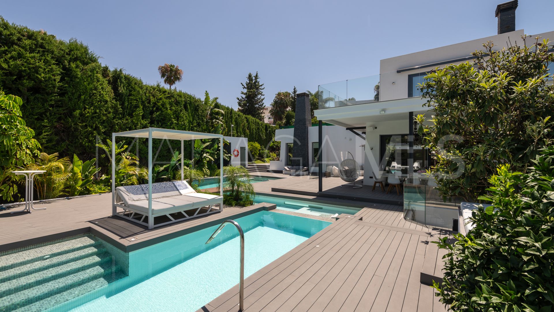 Villa for sale in Nueva Andalucia
