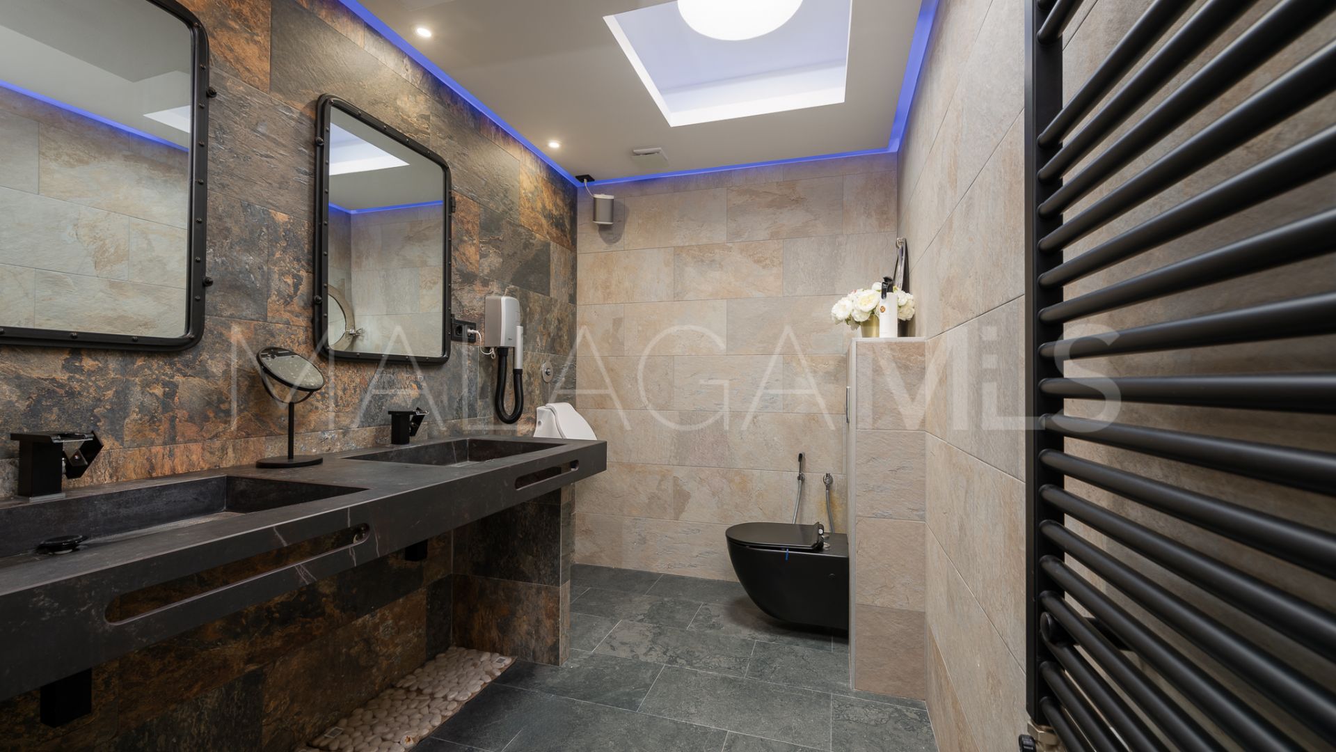 Villa for sale in Nueva Andalucia