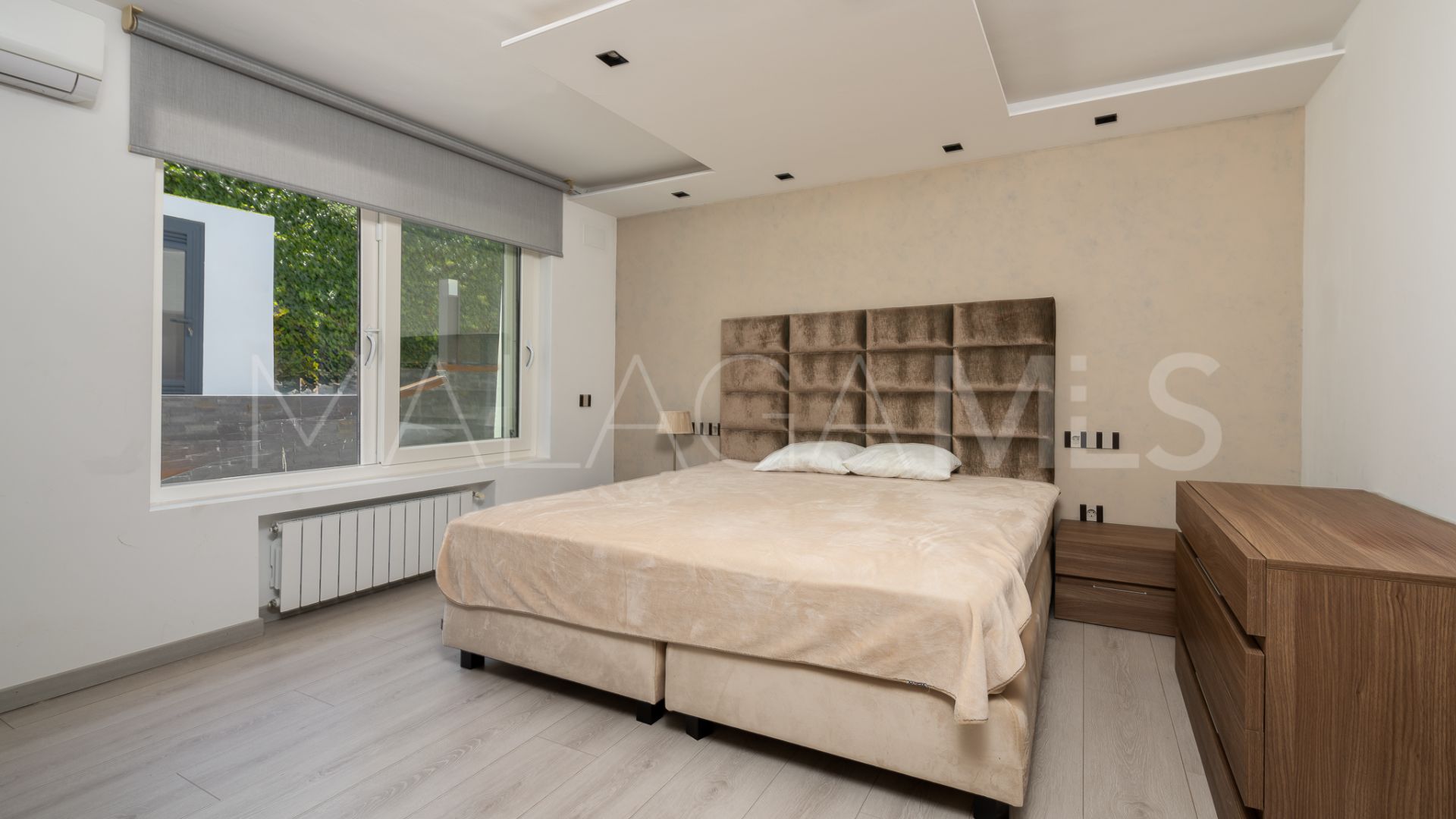 Villa for sale in Nueva Andalucia