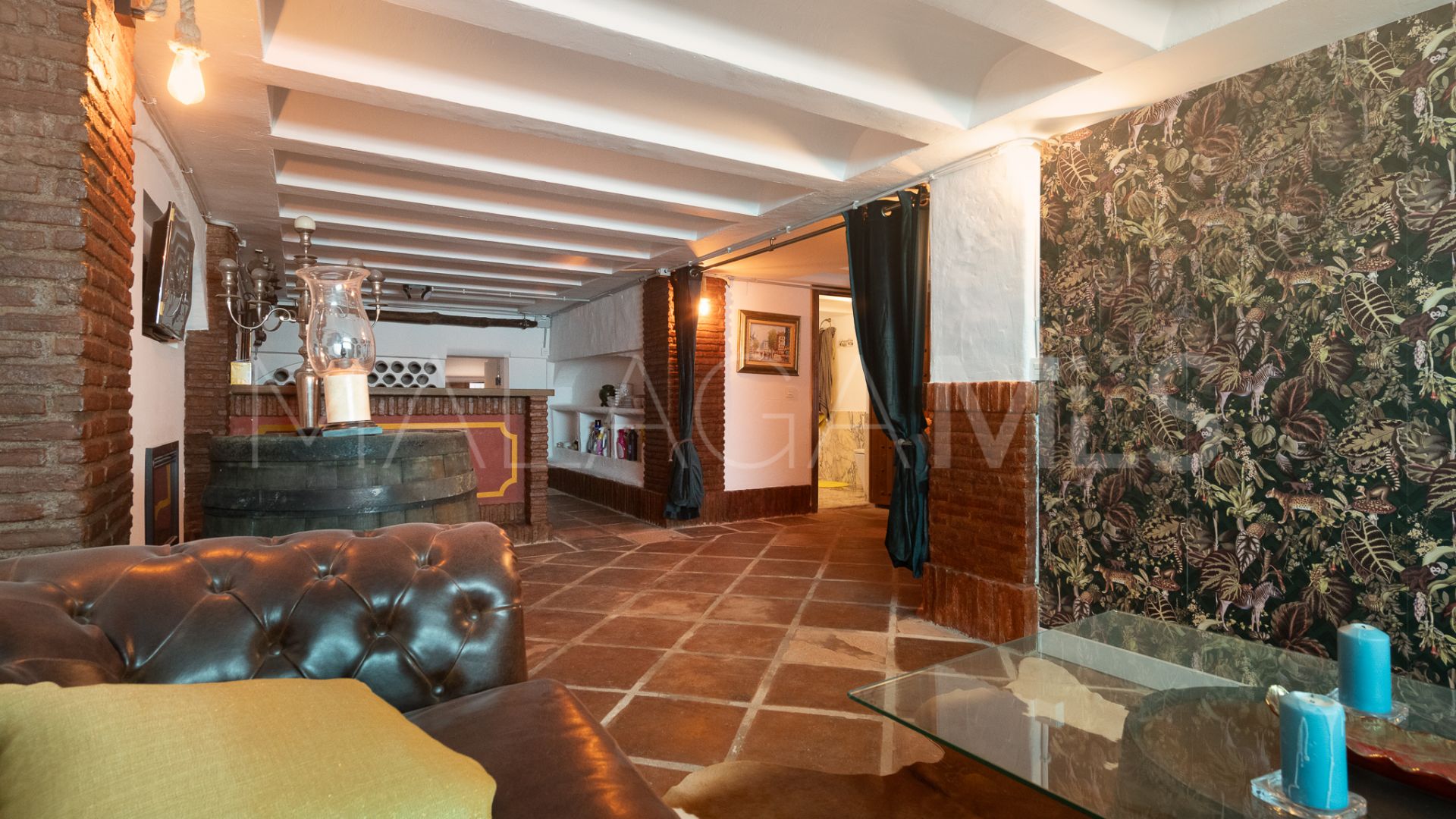Villa for sale in Nueva Andalucia