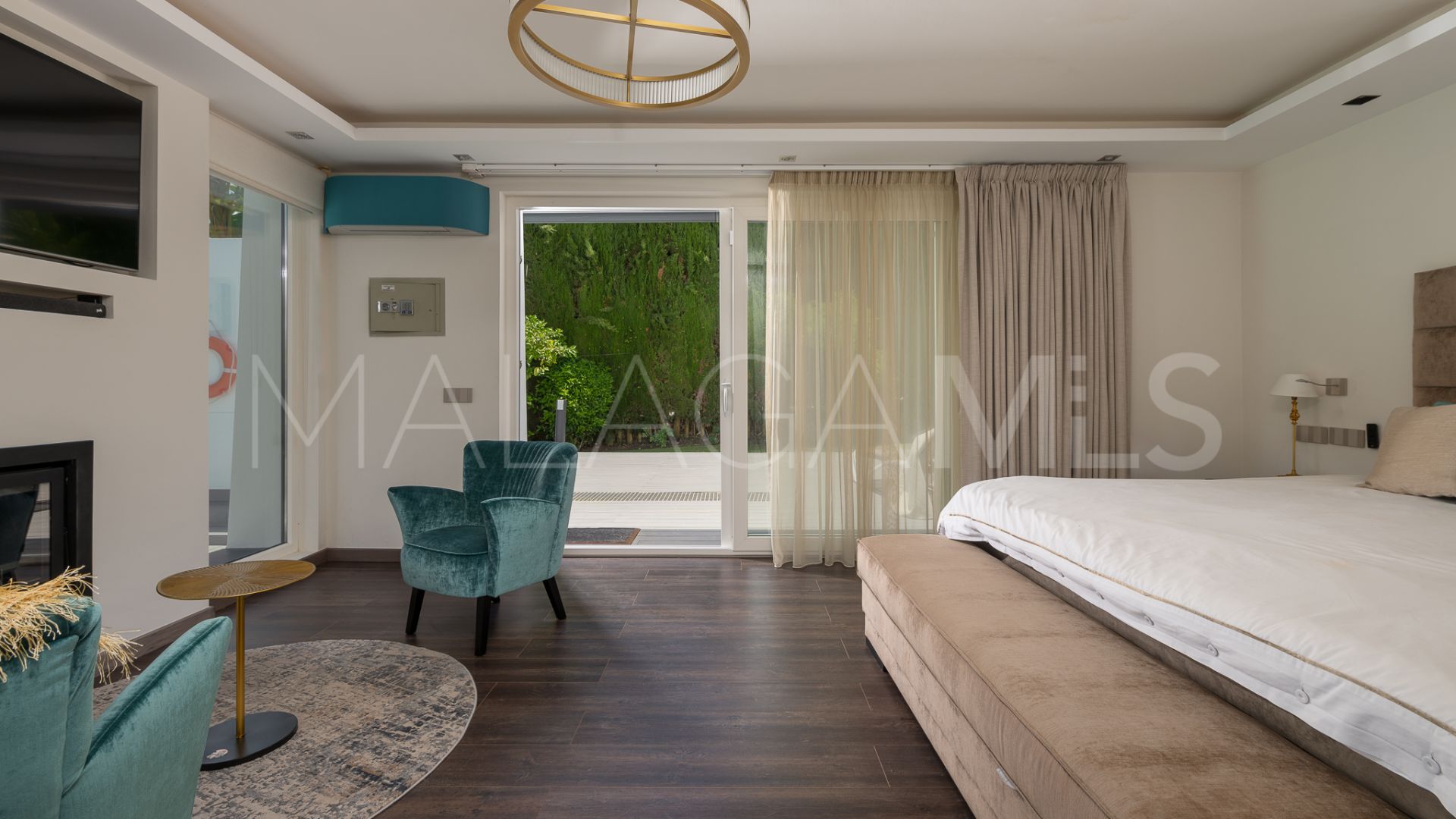 Villa for sale in Nueva Andalucia