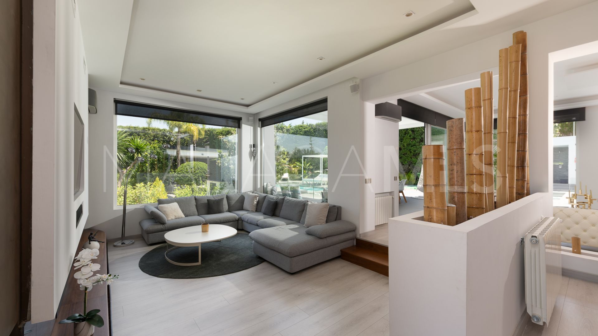 Villa for sale in Nueva Andalucia