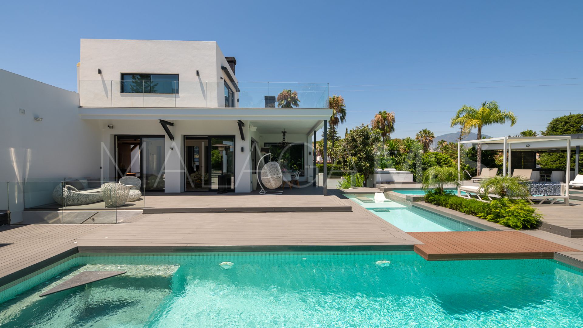 Villa for sale in Nueva Andalucia