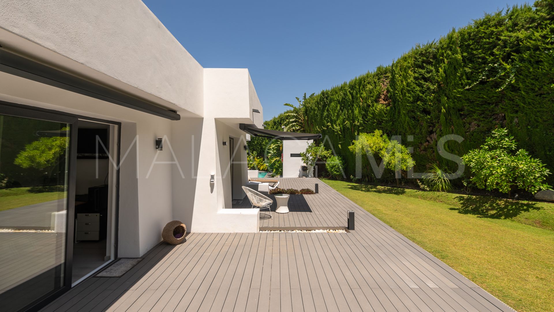 Villa for sale in Nueva Andalucia