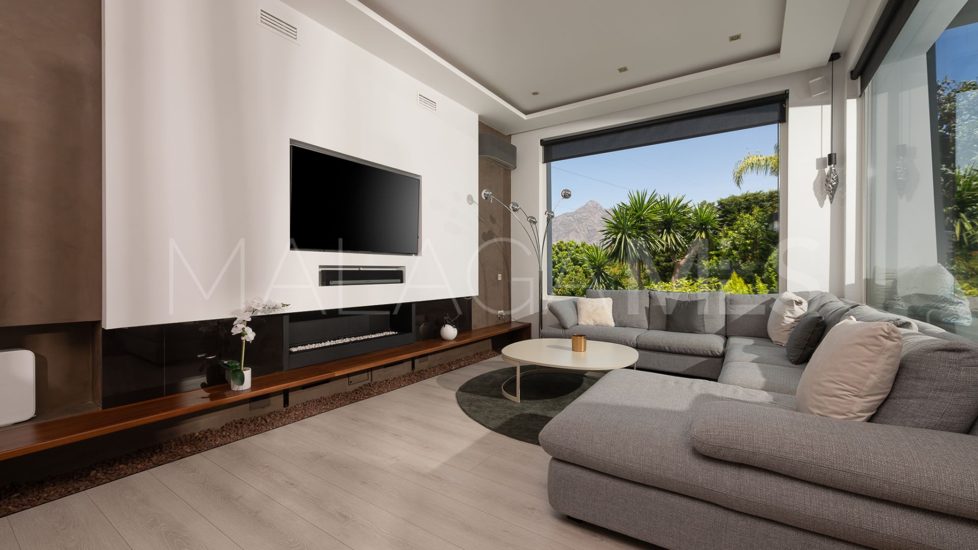 Villa for sale in Nueva Andalucia