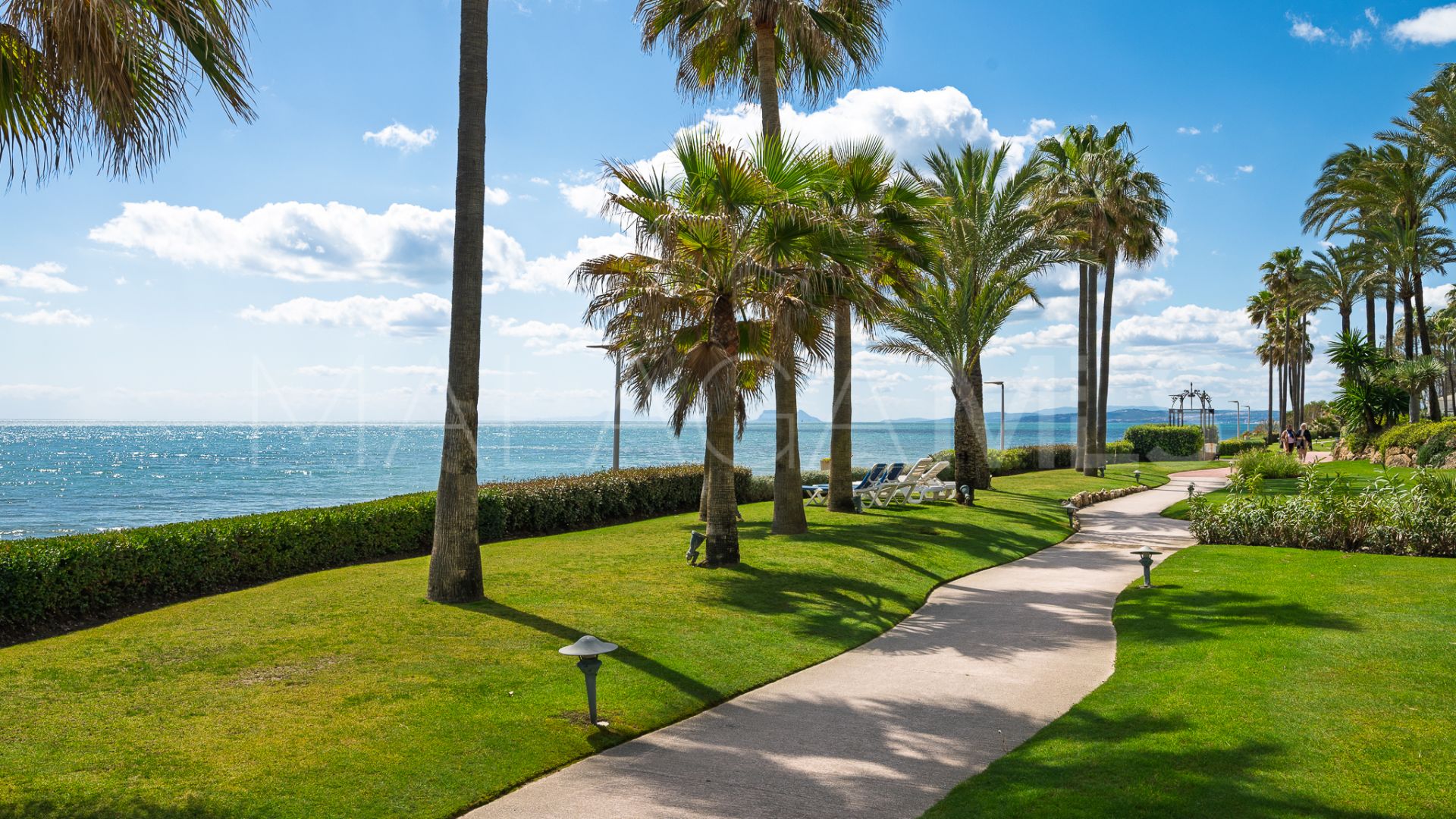 Apartamento planta baja for sale with 2 bedrooms in Alcazaba Beach