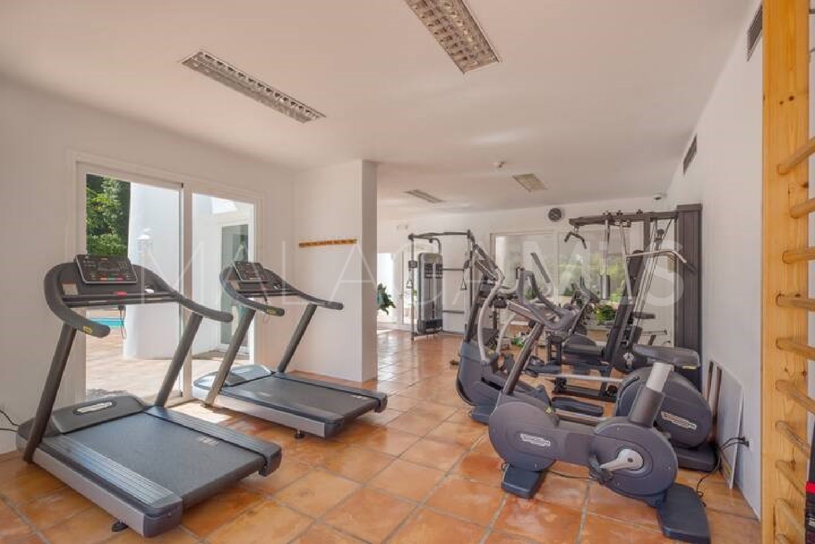 Apartamento planta baja for sale with 2 bedrooms in Alcazaba Beach