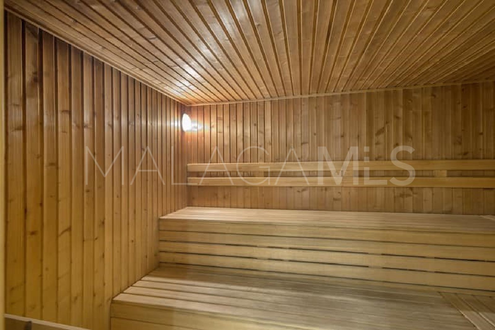 Apartamento planta baja for sale with 2 bedrooms in Alcazaba Beach