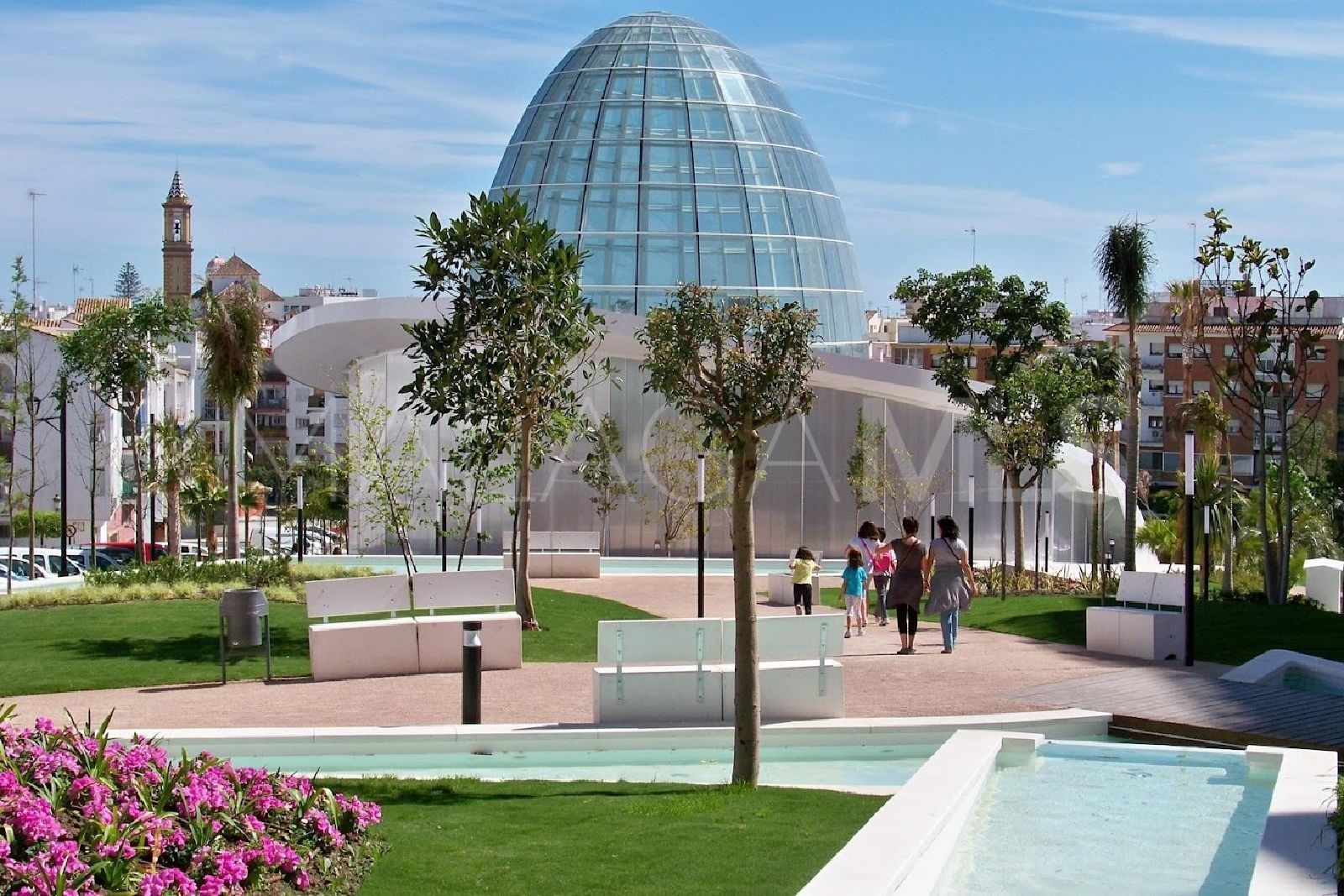 Apartamento planta baja for sale with 2 bedrooms in Alcazaba Beach