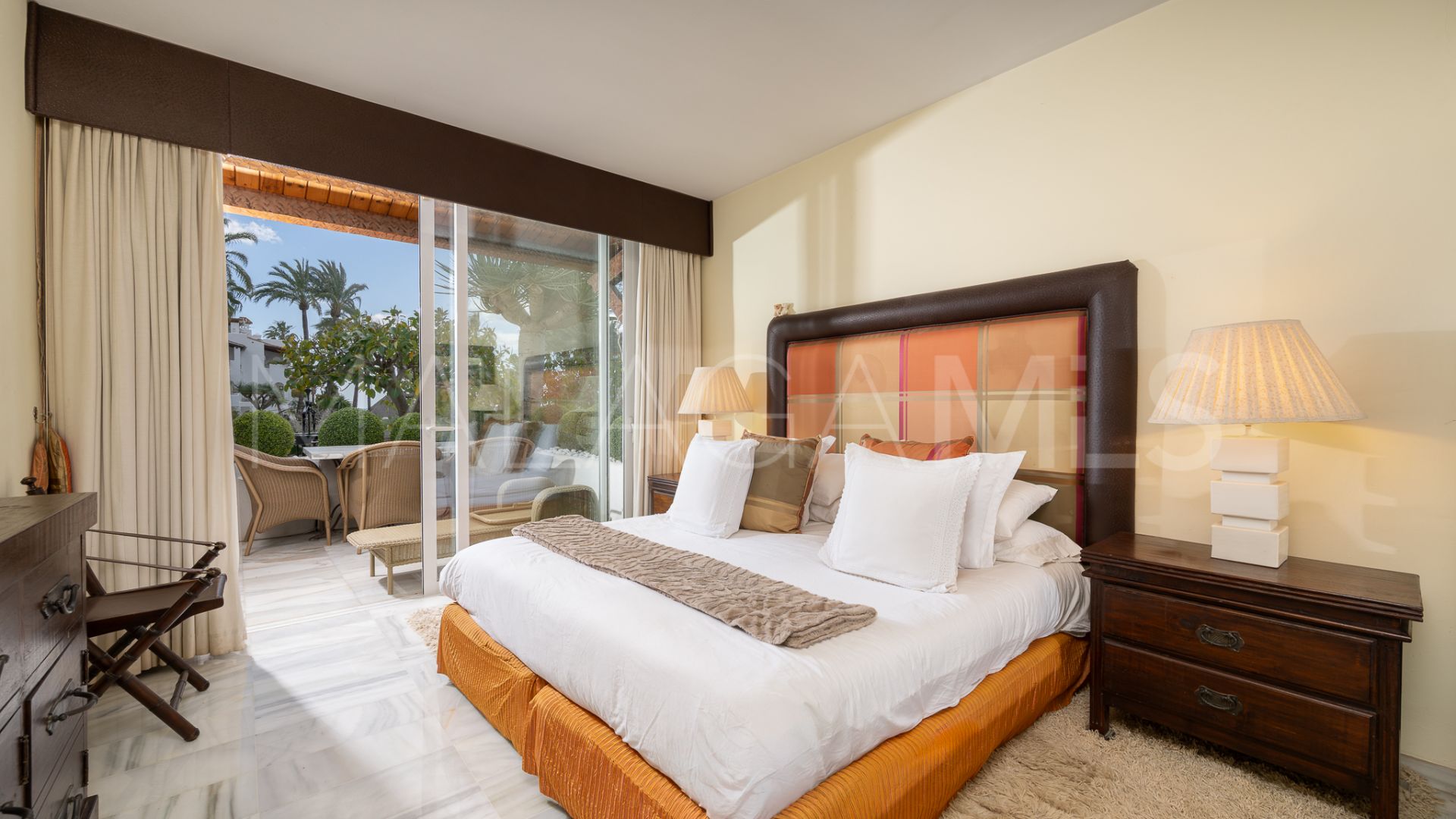 Apartamento planta baja for sale with 2 bedrooms in Alcazaba Beach