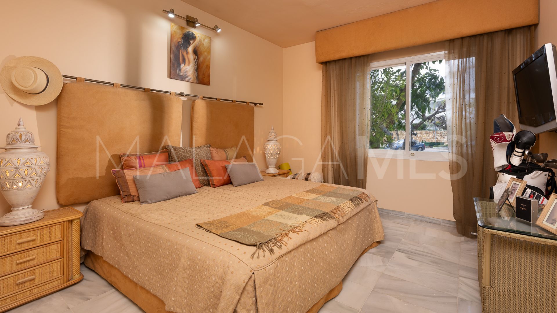 Apartamento planta baja for sale with 2 bedrooms in Alcazaba Beach