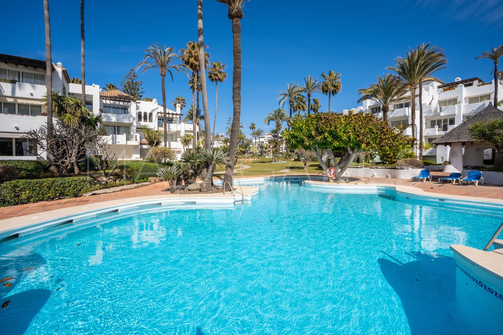 Appartement rez de chaussée for sale in Alcazaba Beach