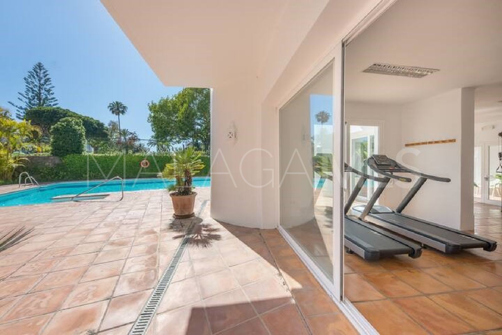 Apartamento planta baja for sale with 2 bedrooms in Alcazaba Beach