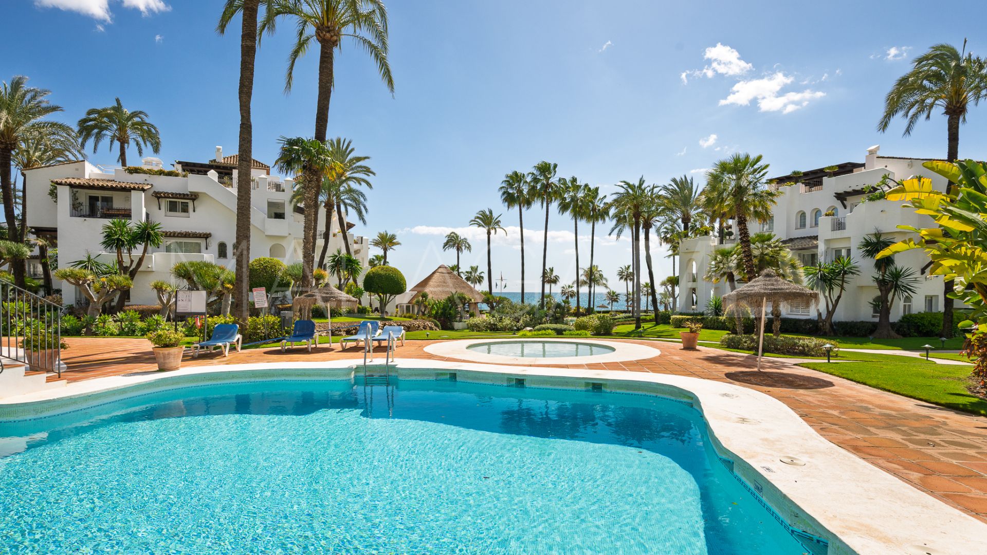 Apartamento planta baja for sale with 2 bedrooms in Alcazaba Beach