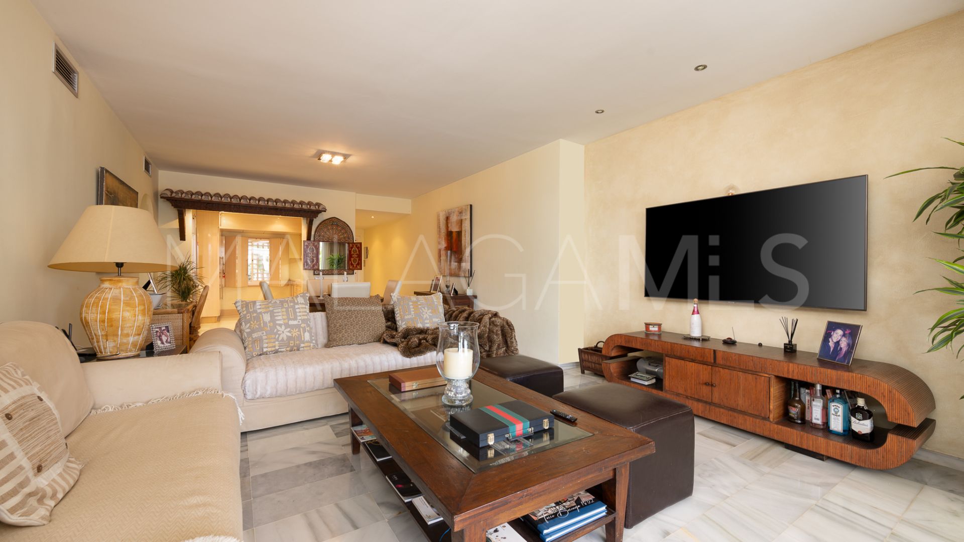 Apartamento planta baja for sale with 2 bedrooms in Alcazaba Beach