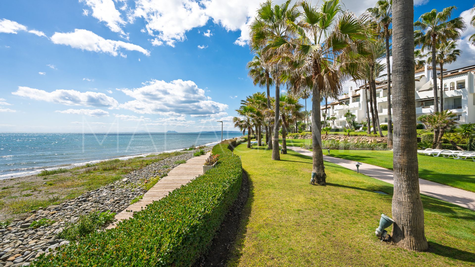Apartamento planta baja for sale with 2 bedrooms in Alcazaba Beach